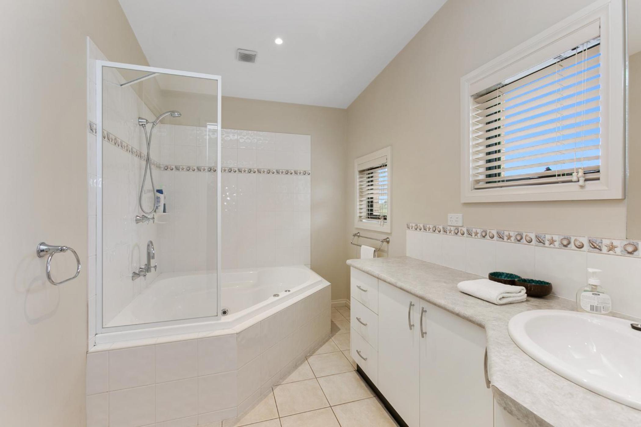 Apollo Bay Hideaway 5 minute walk to the beach