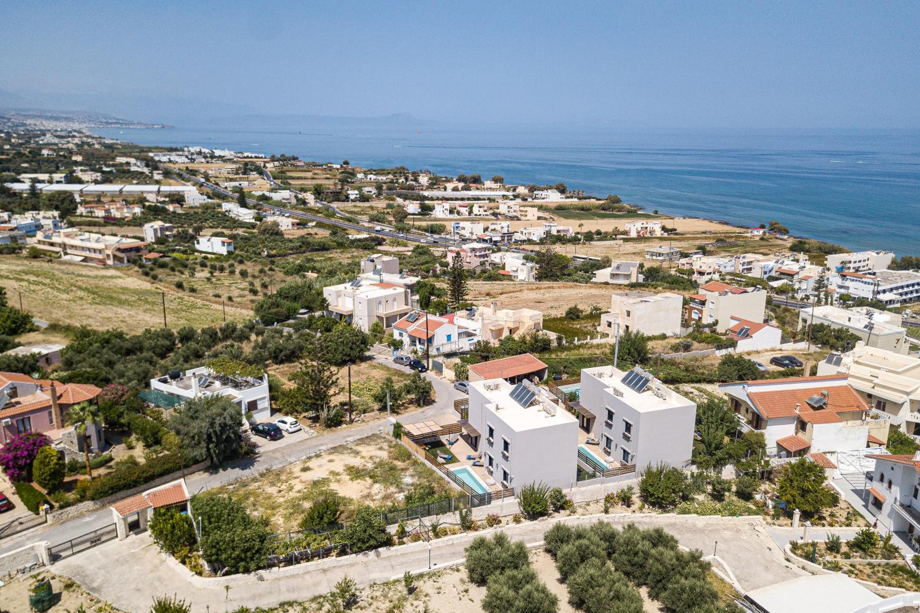 Hotel Iron Villas - Nefeli & Oniros - Image 1