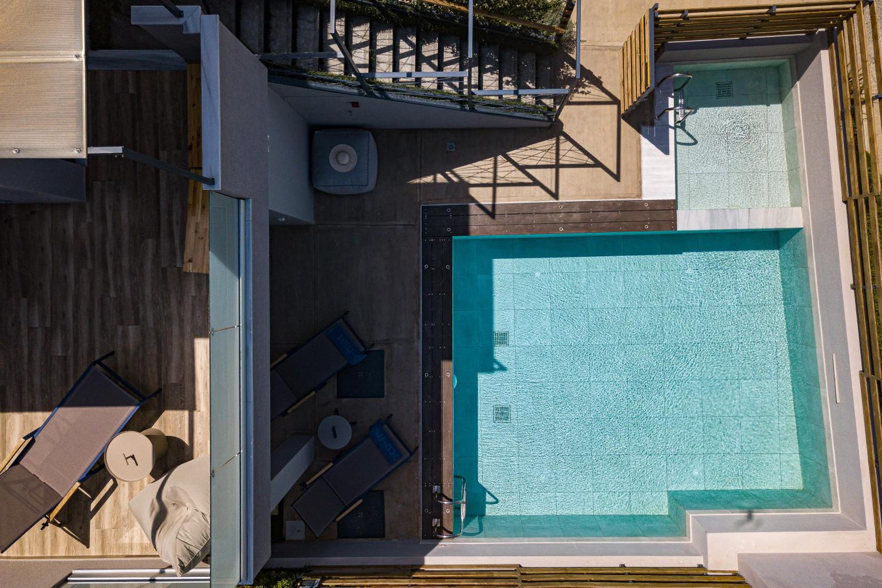 Iron Villas - Nefeli & Oniros view 5