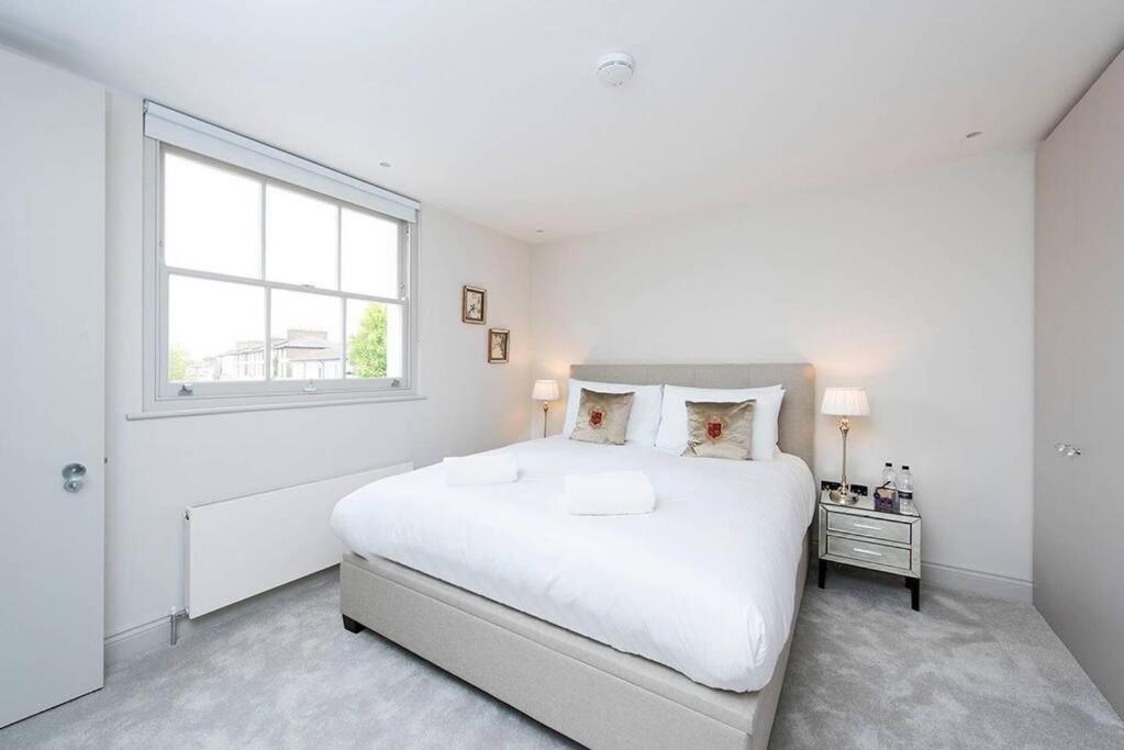 Recently redecorated spacious and Modern 1BR flat in West London