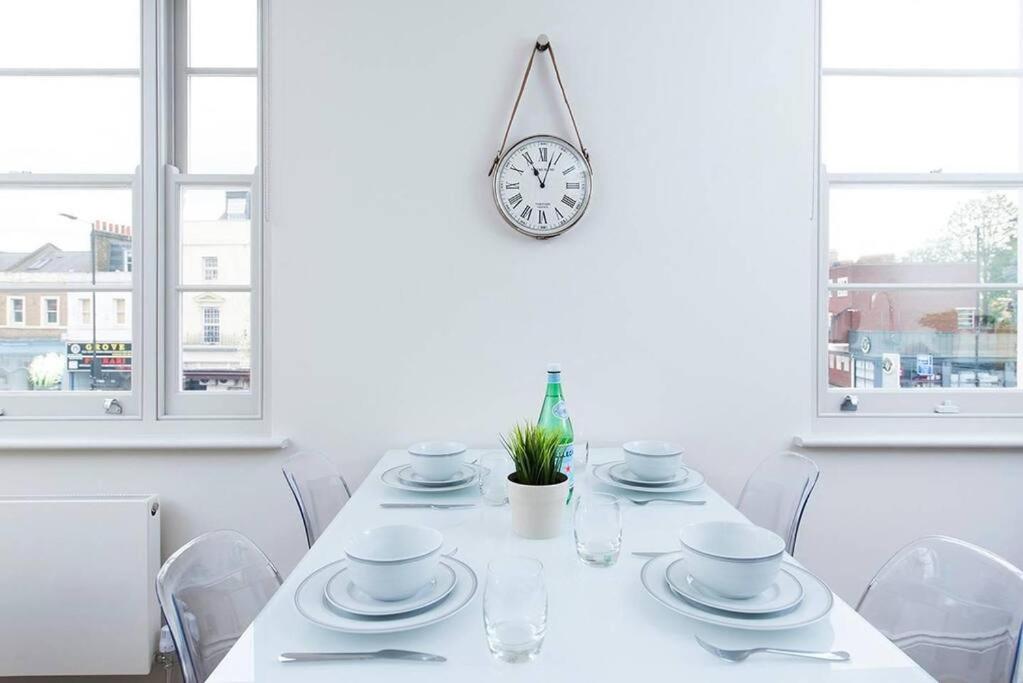 Recently redecorated spacious and Modern 1BR flat in West London