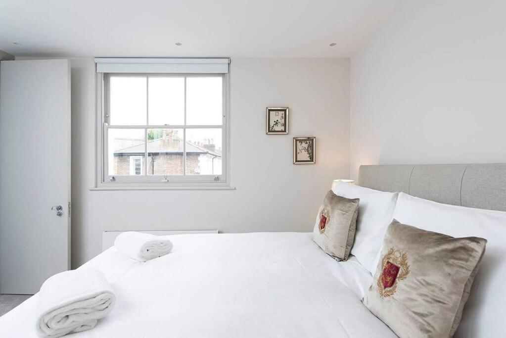 Recently redecorated spacious and Modern 1BR flat in West London