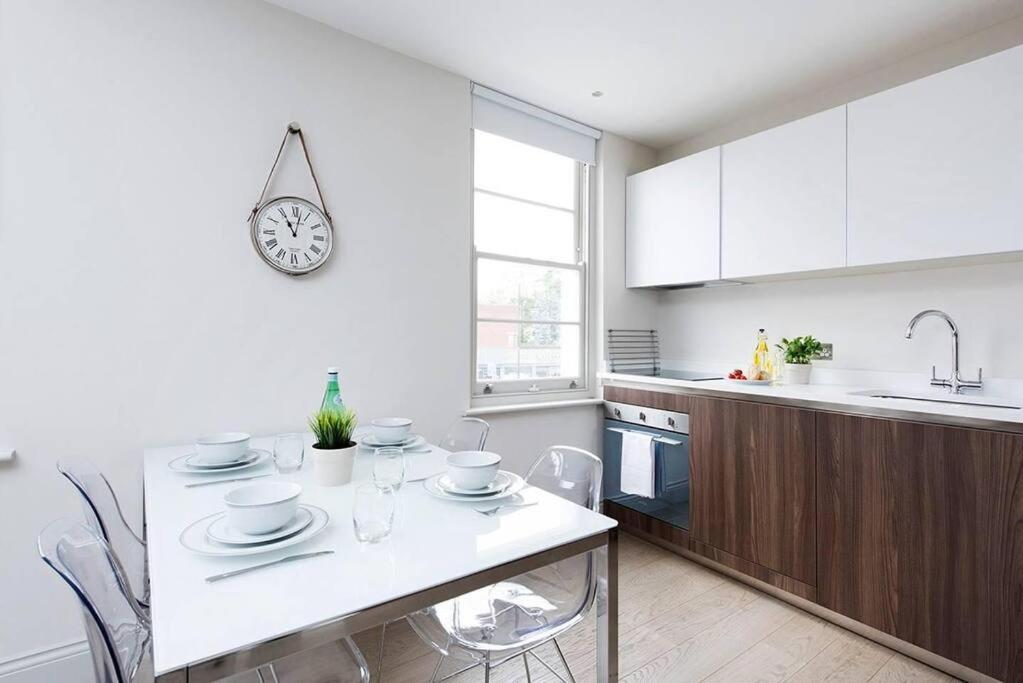 Recently redecorated spacious and Modern 1BR flat in West London