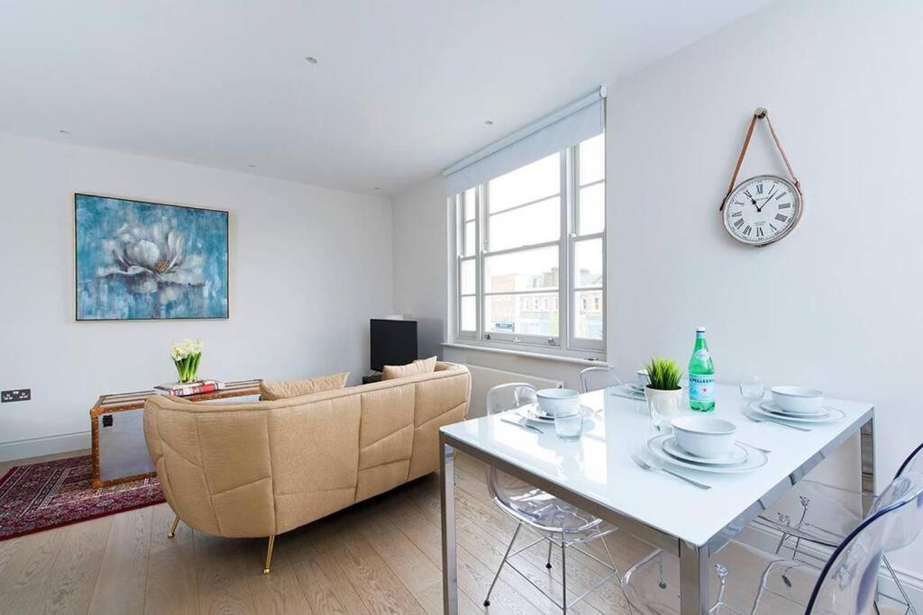 Recently redecorated spacious and Modern 1BR flat in West London