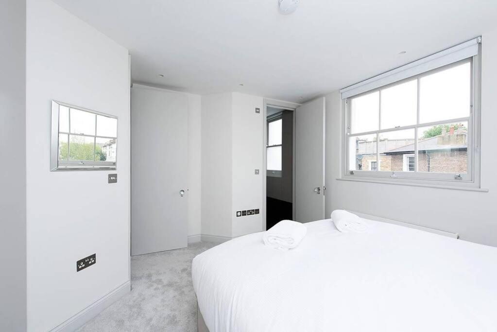 Recently redecorated spacious and Modern 1BR flat in West London