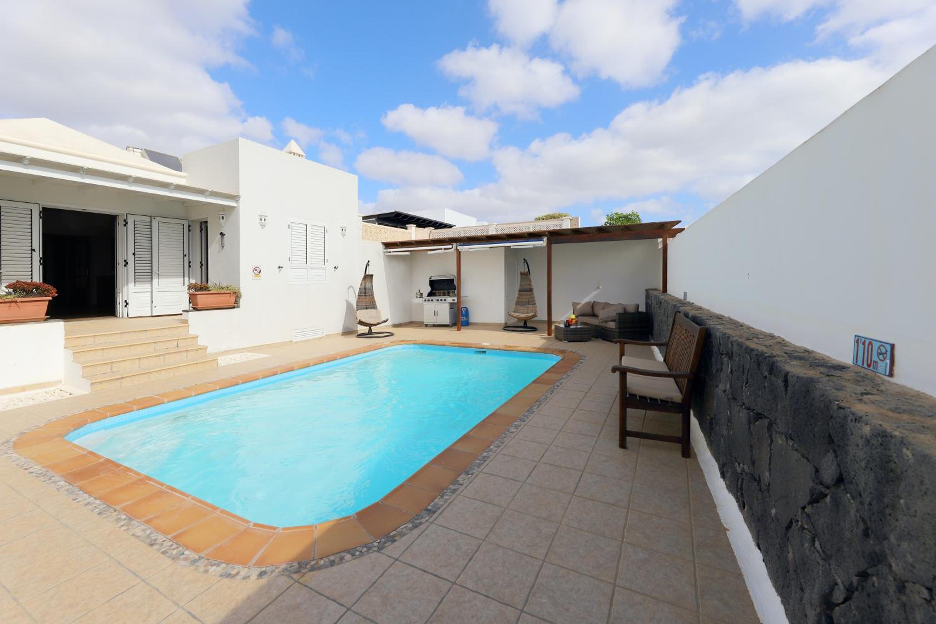 Villa Joanne - 4 Bedroom villa - WiFi and Air conditioning - Perfect for families view 4