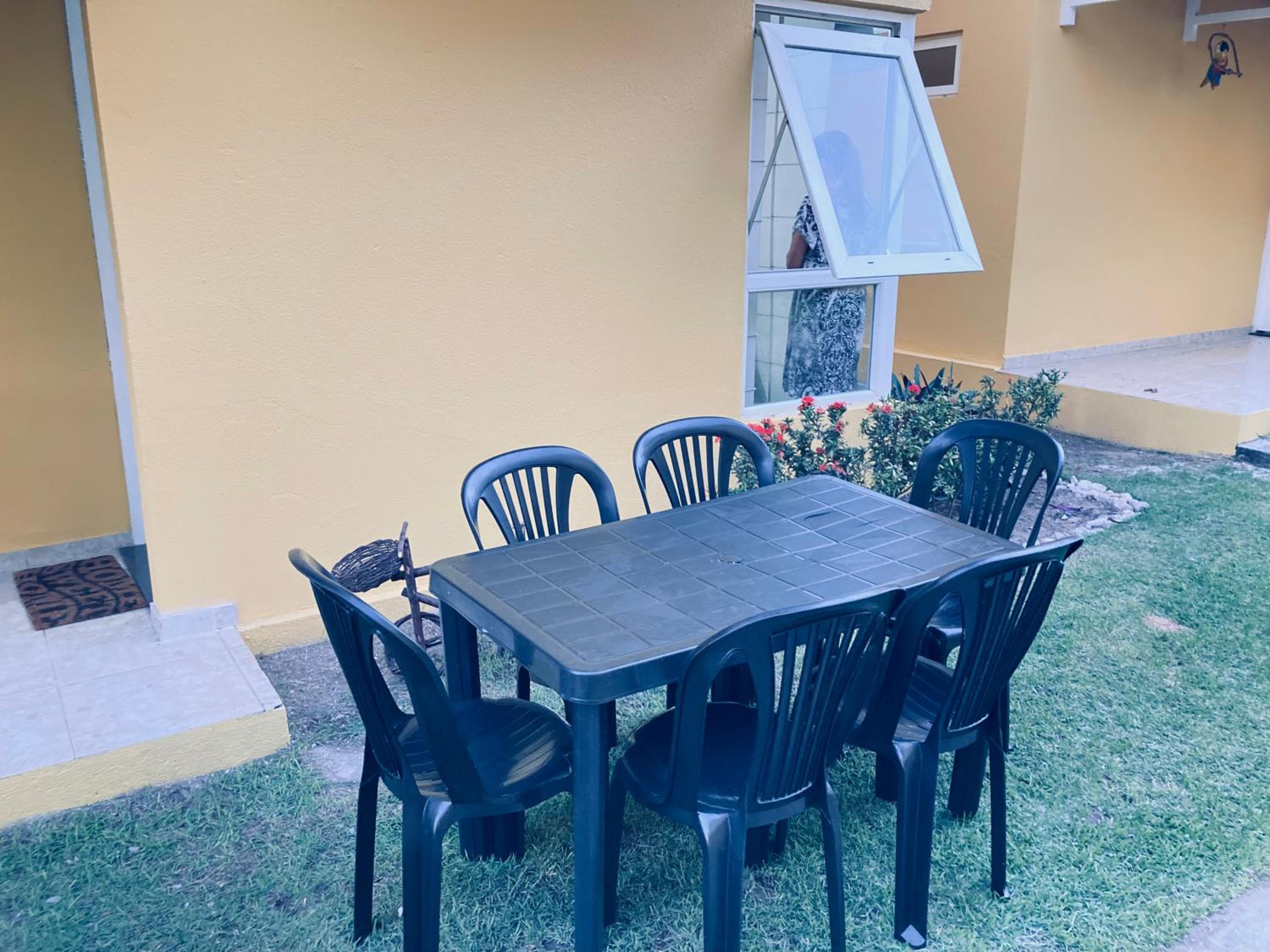 Casa completa com piscina e área de laser completa na praia BELA - PB