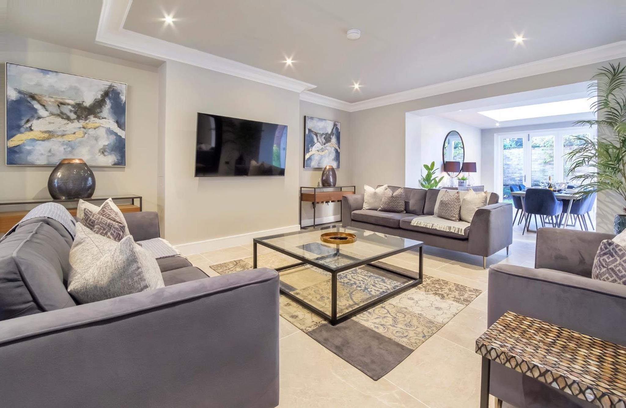 The Presidential Suite, with Free Parking! view 3