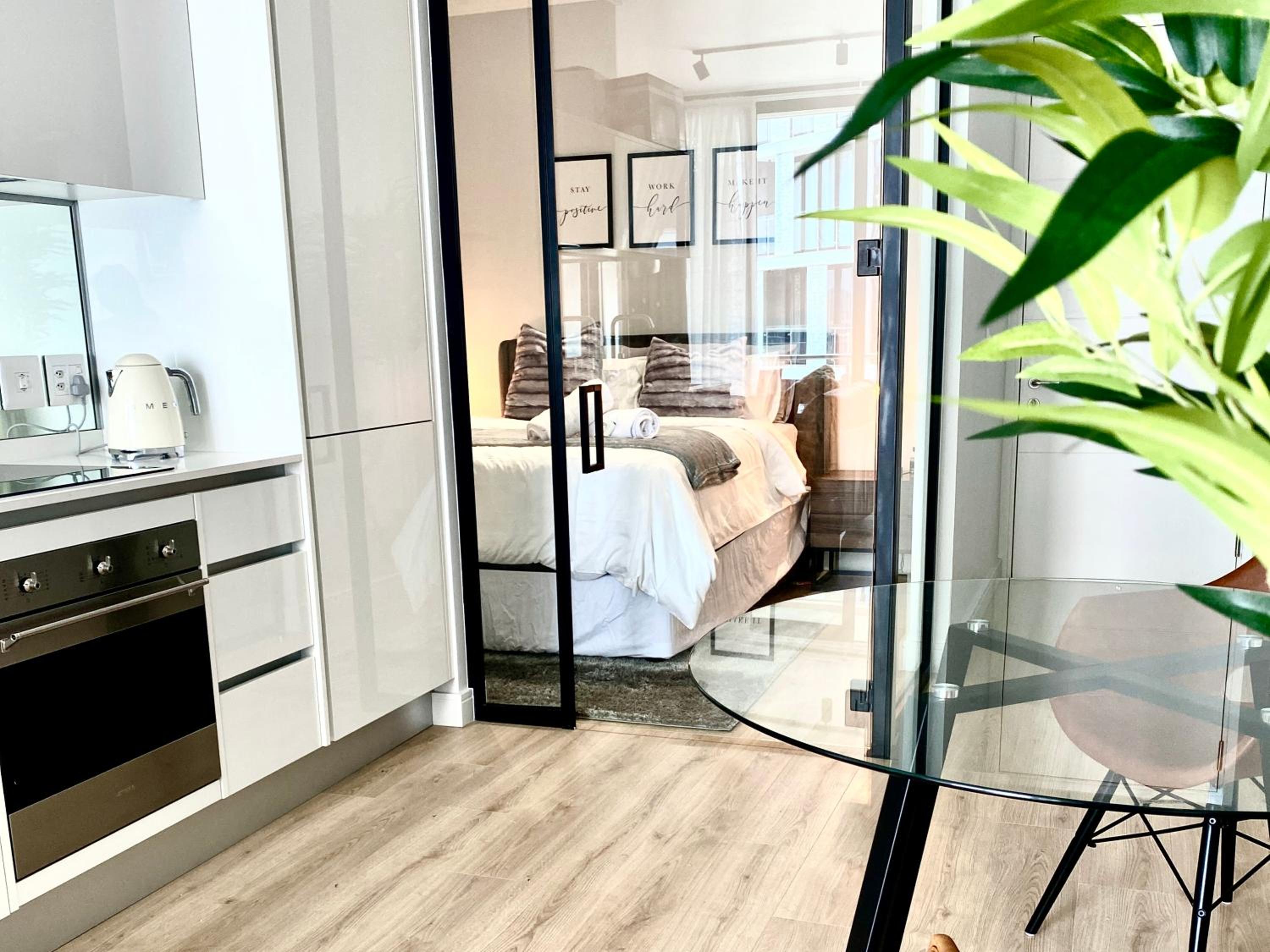 Hotel Waterfall Views From The Six- Luxurious Apartment - Image 1