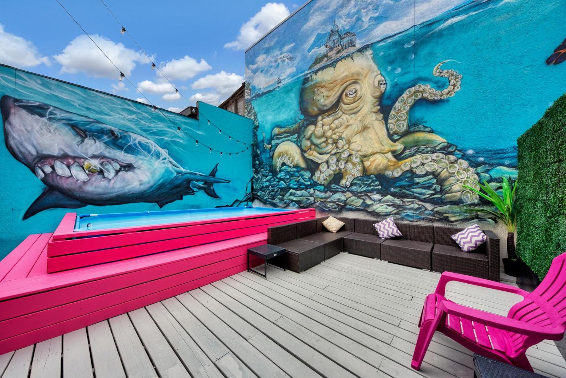 Hotel Mermaid-Shark 6BR House With Pool, Jacuzzi - Steps to Siesta Key Beach - Image 1