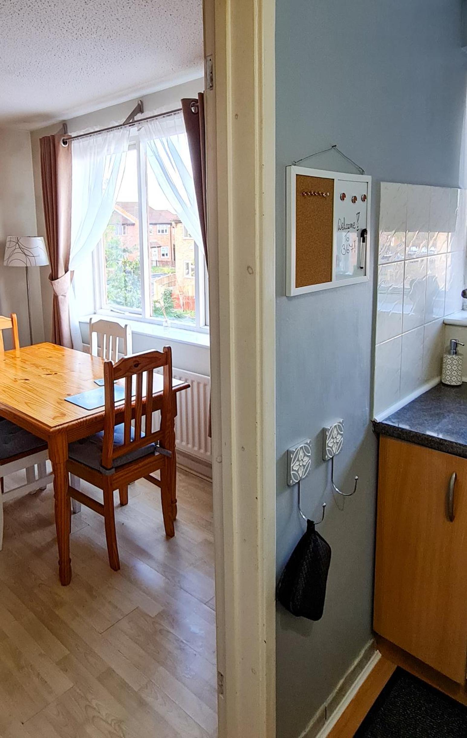 SW19 - Quiet split-level 2-bedroom maisonette with garden