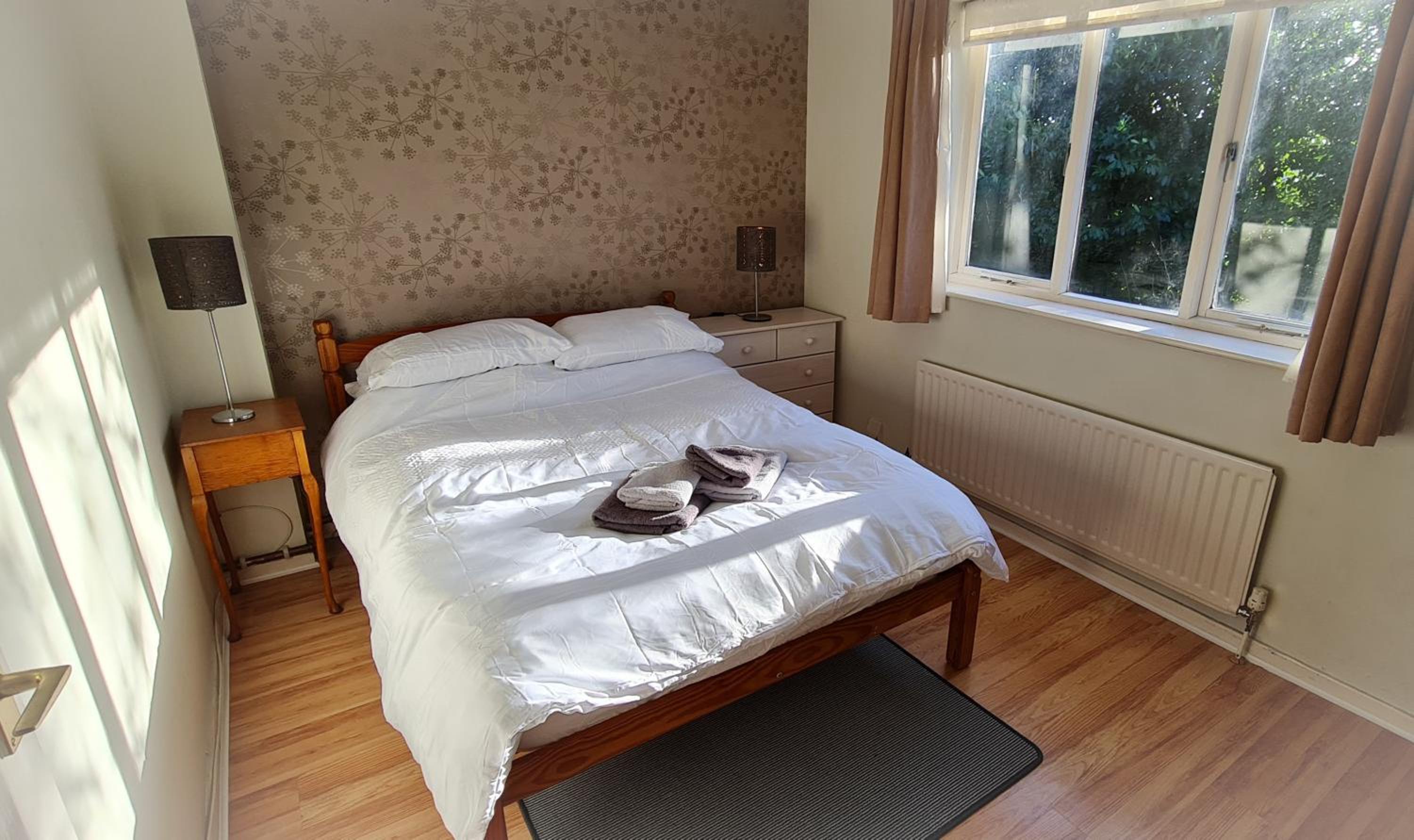 SW19 - Quiet split-level 2-bedroom maisonette with garden