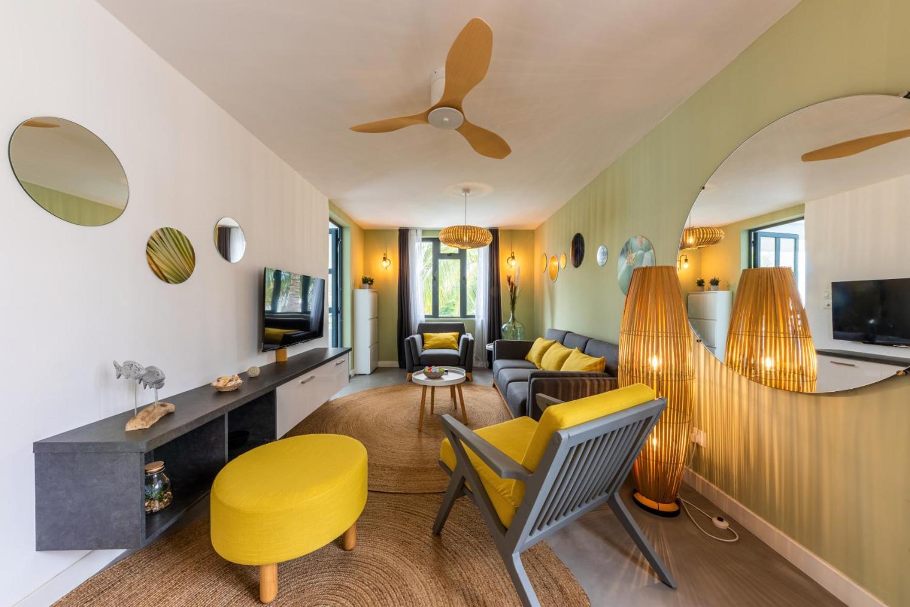 Les Cerisiers Beach Residence, Cosy and Modern 3 bedroom apartment located 50 metres from the beach and from all amenities and restaurants on the coastal r view 2