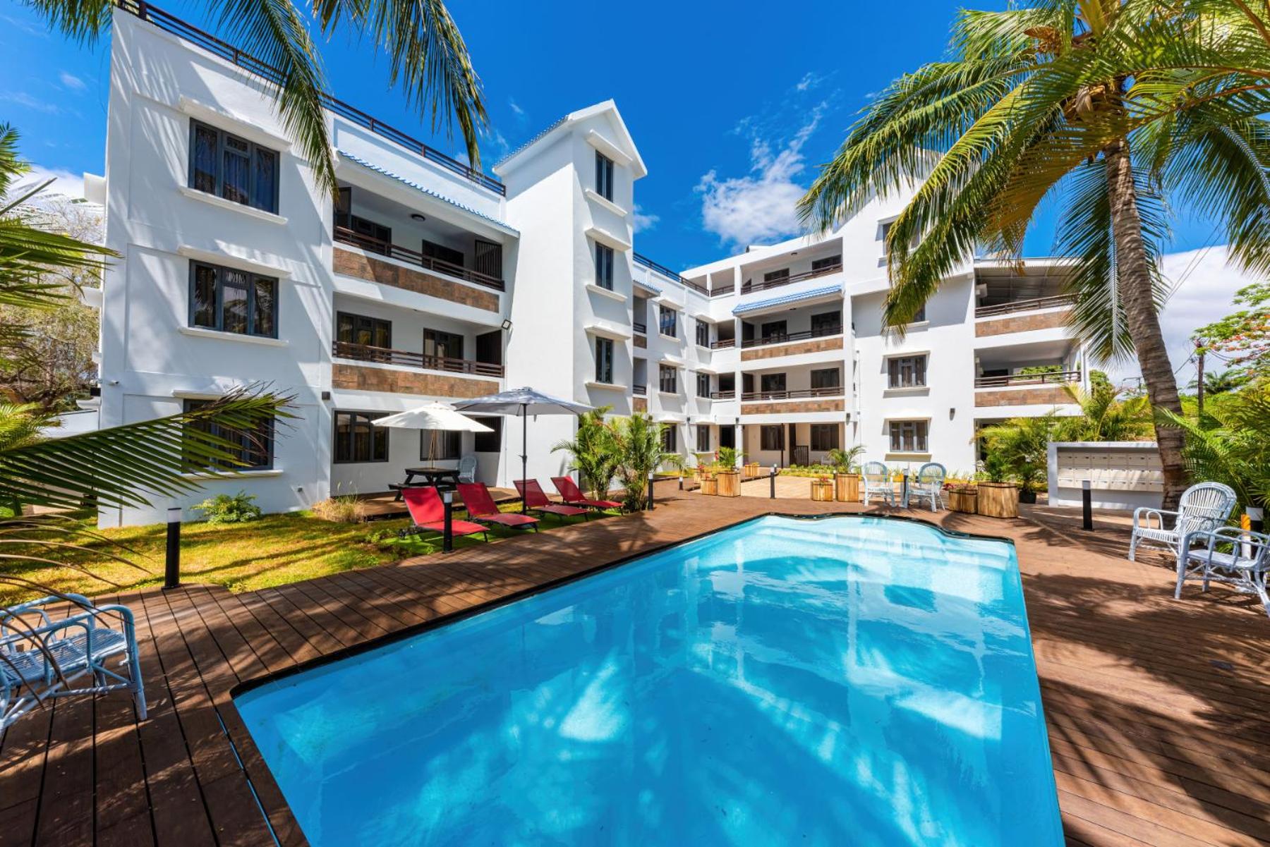 Les Cerisiers Beach Residence, Cosy and Modern 3 bedroom apartment located 50 metres from the beach and from all amenities and restaurants on the coastal r view 4
