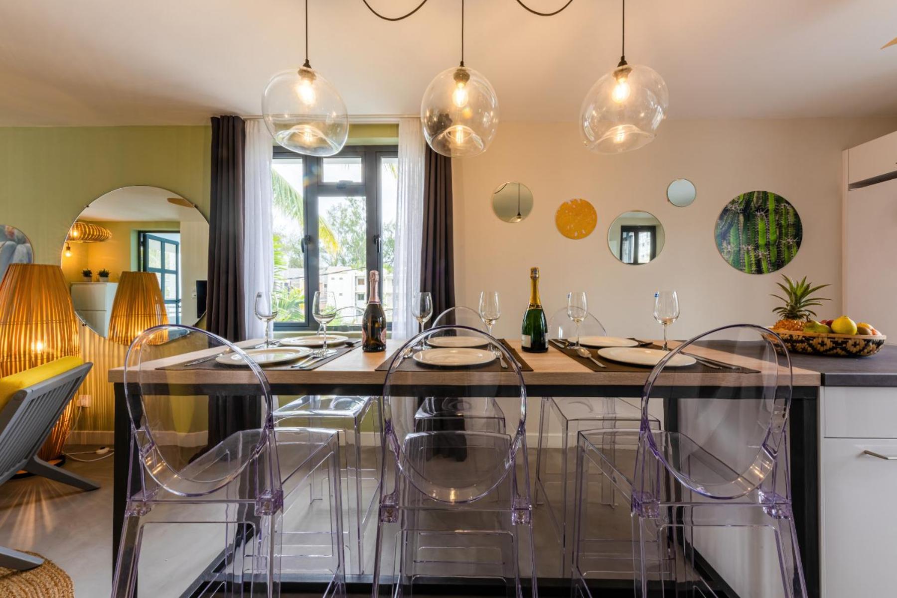 Les Cerisiers Beach Residence, Cosy and Modern 3 bedroom apartment located 50 metres from the beach and from all amenities and restaurants on the coastal r view 3