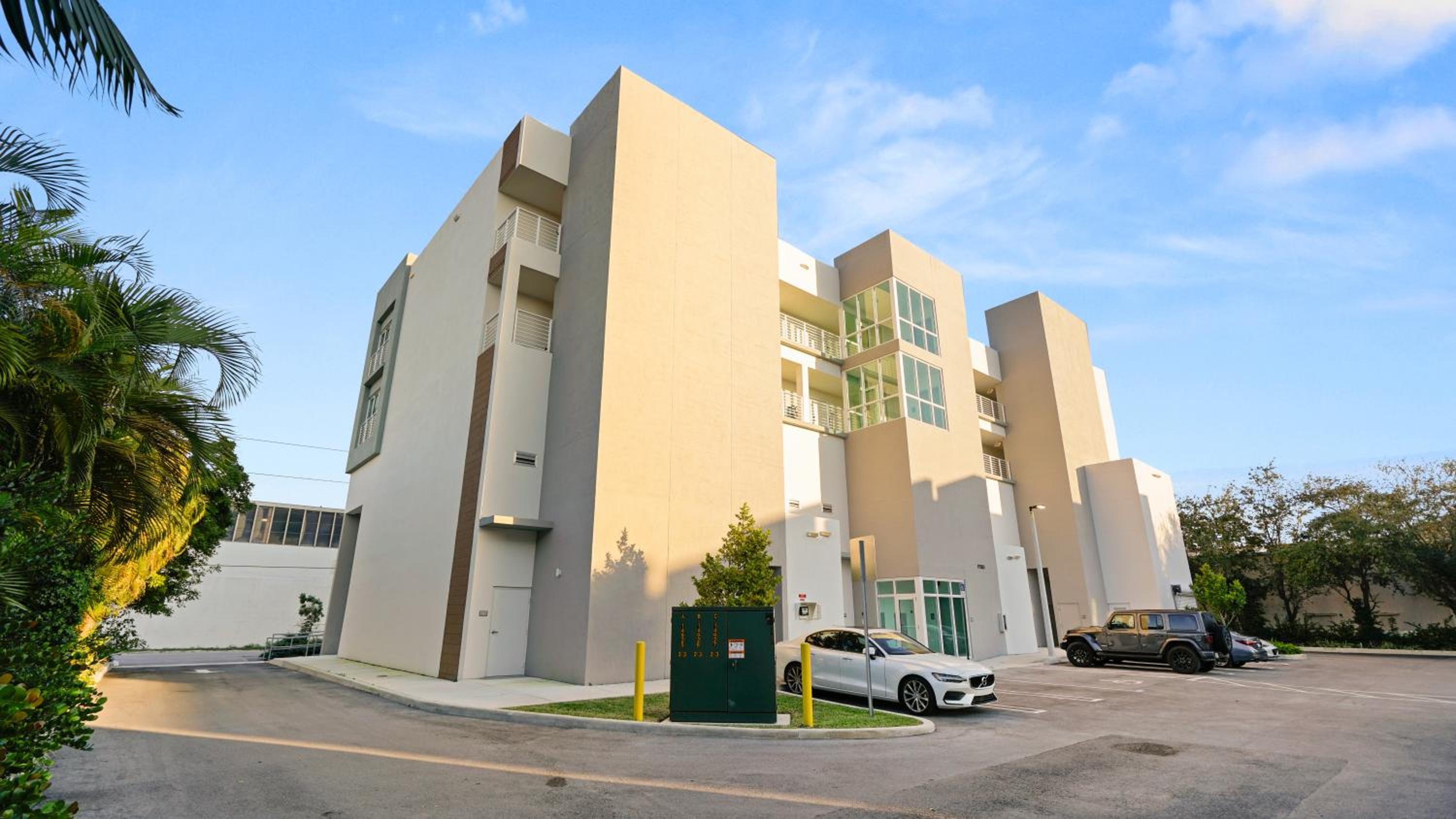 Hotel Lofts of Aventura - Image 1