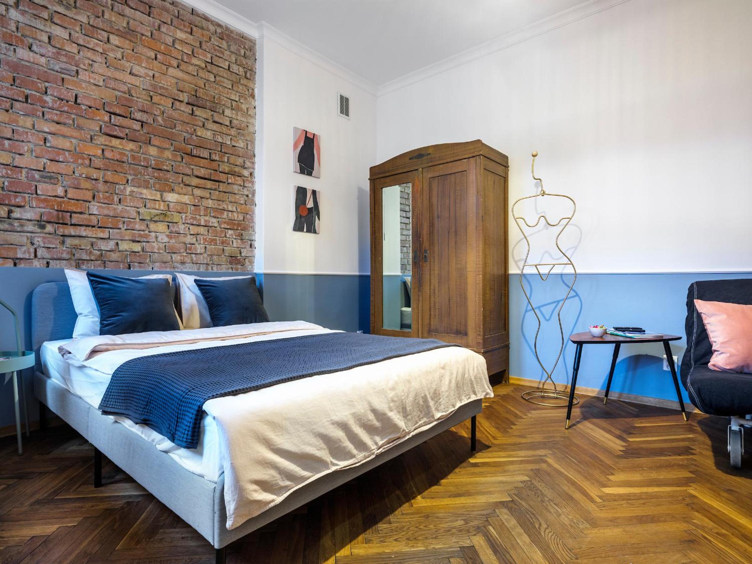 Silent blue apartment / Kochanowskigo St view 3