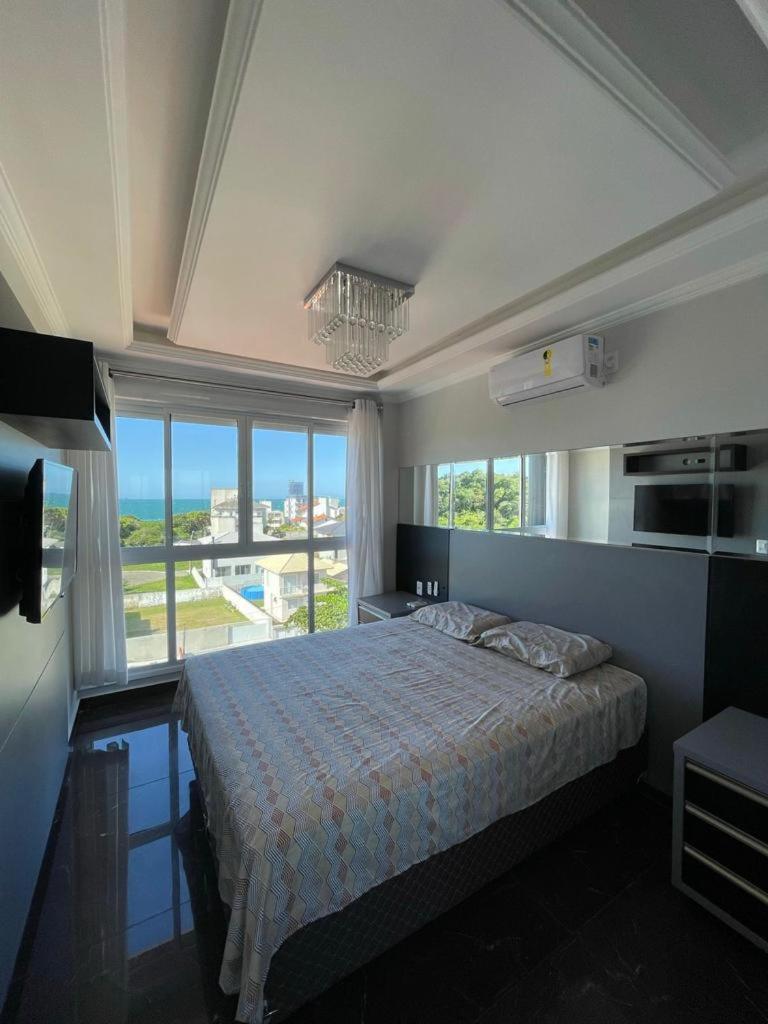 Seu refúgio paradisíaco a apenas 330 metros do mar TUB