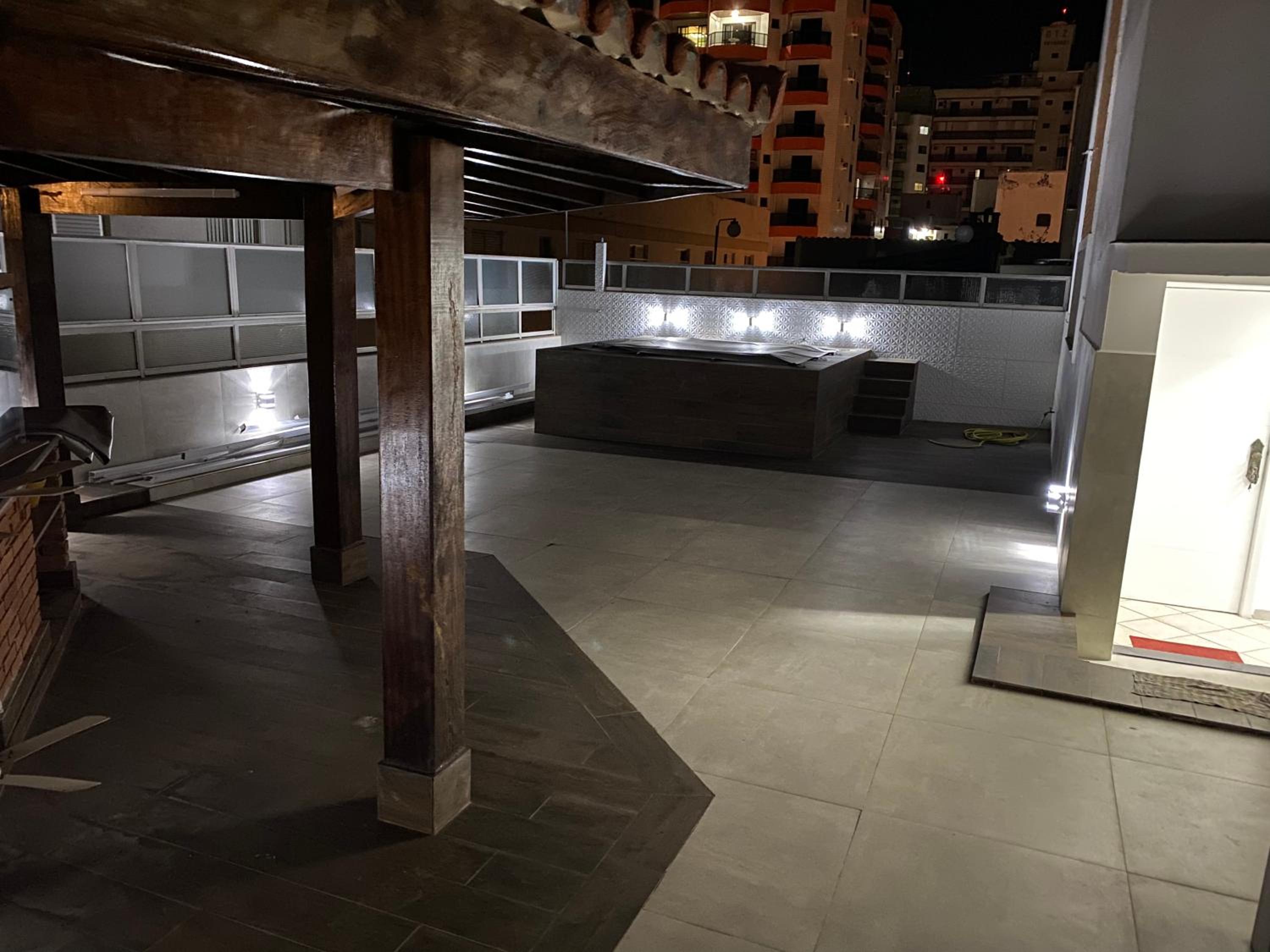 Hotel Cobertura Guarujá Apto com Jacuzzi e Churrasqueira - Image 1