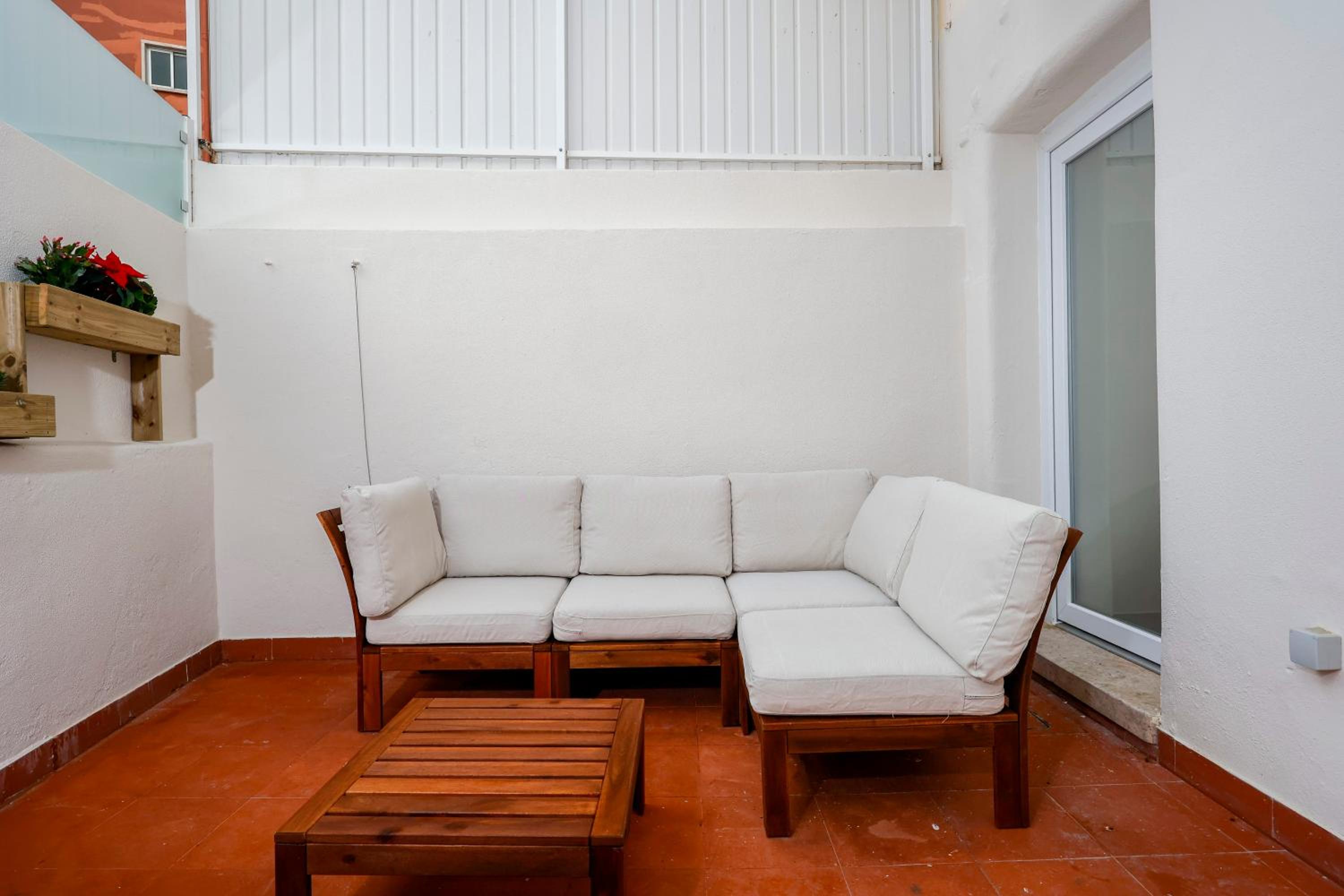 7ti7 Telhal apartment with a lovely Backyard view 2