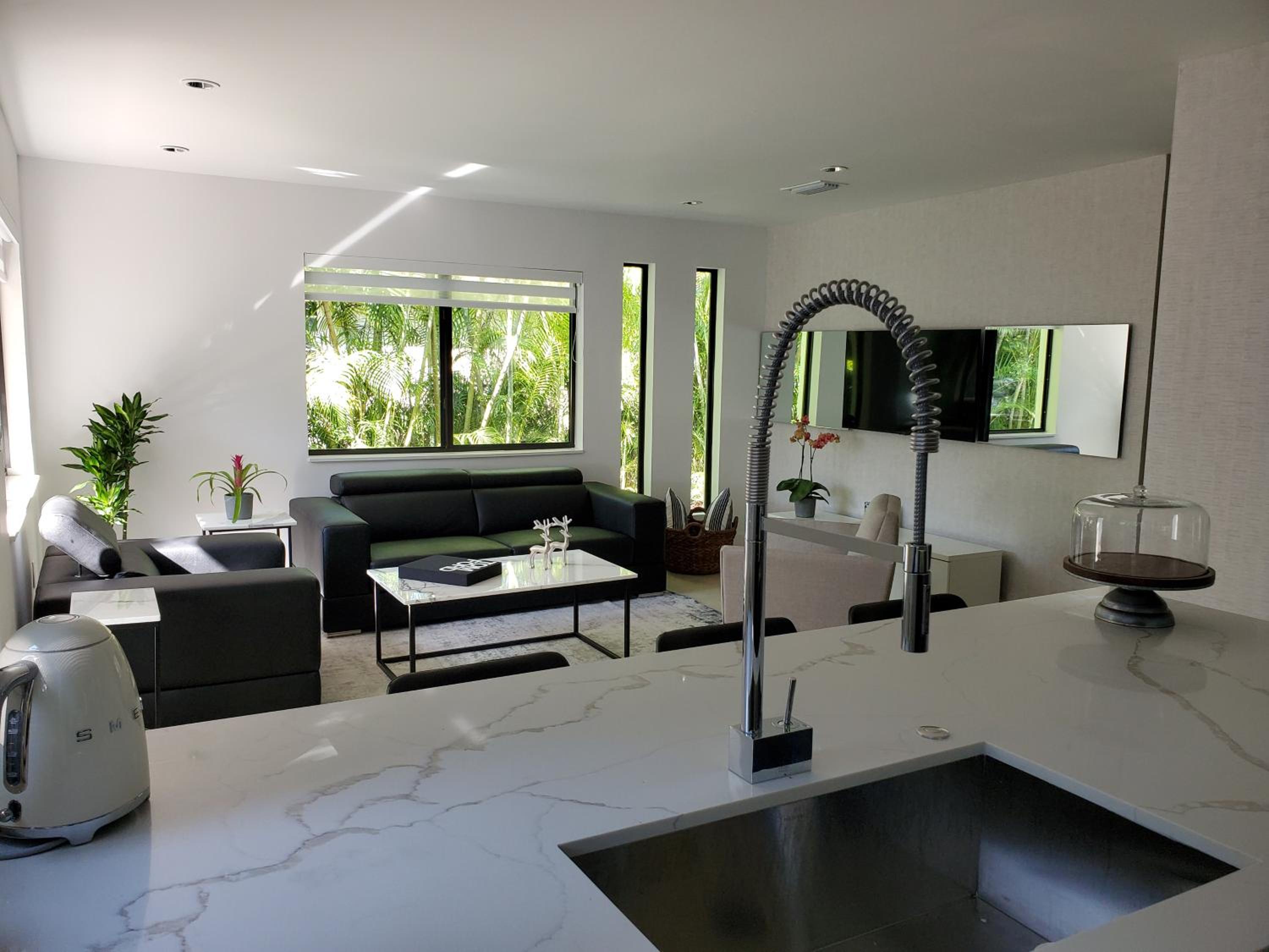 Design District by Midtown, Wynwood, Brickell, 10 min to the Beach, FREE PARKING
