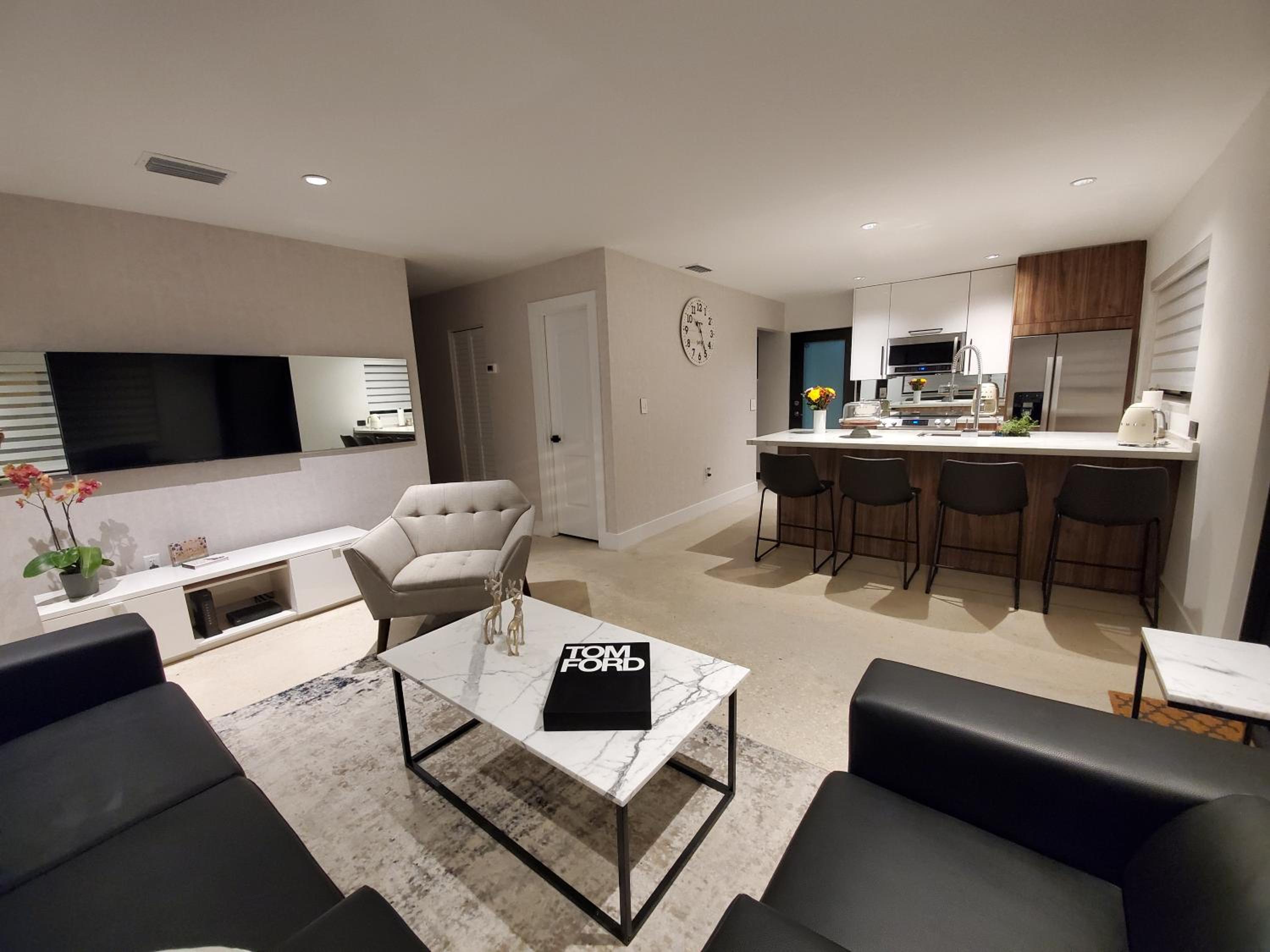 Design District by Midtown, Wynwood, Brickell, 10 min to the Beach, FREE PARKING