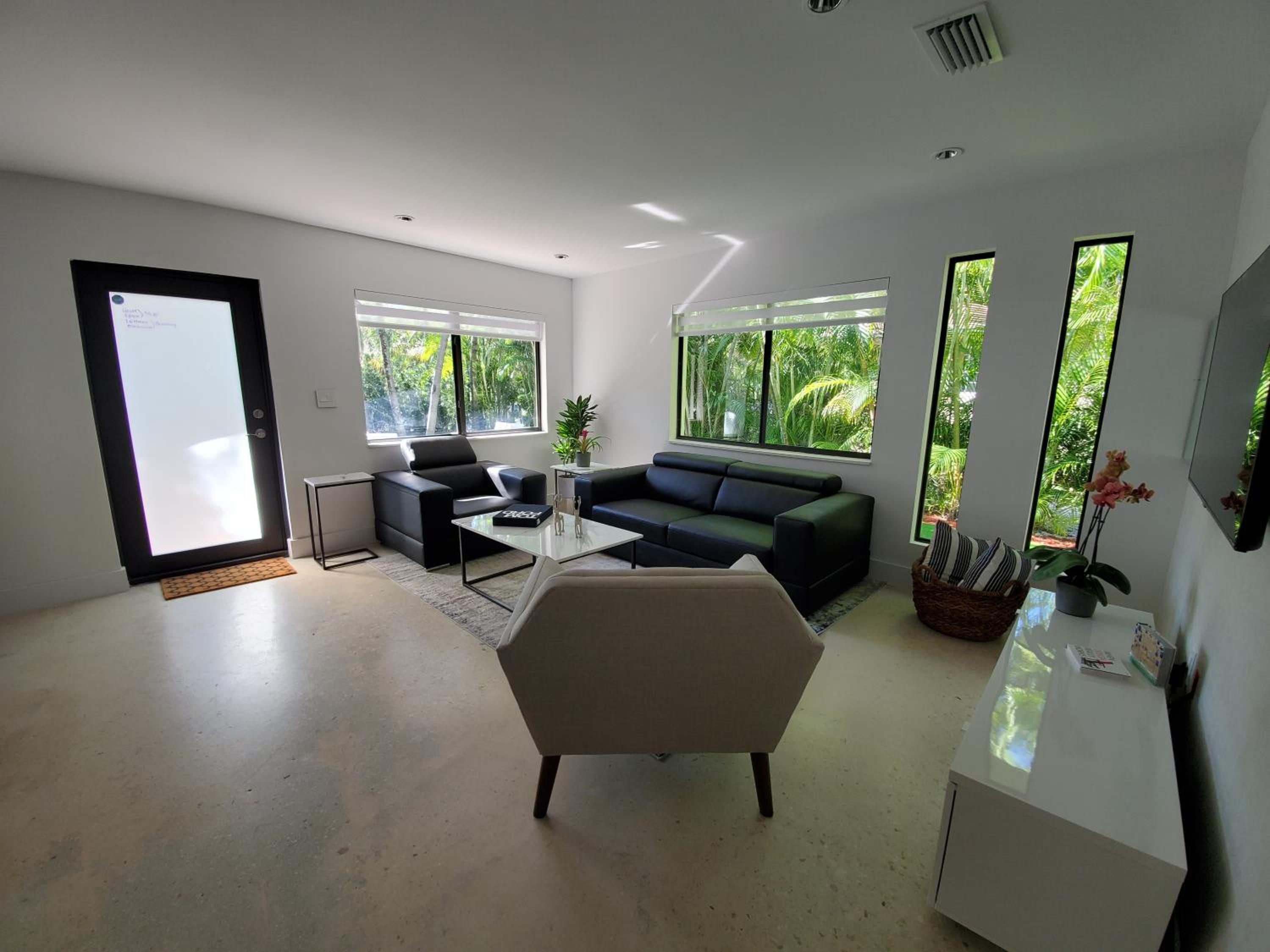 Design District by Midtown, Wynwood, Brickell, 10 min to the Beach, FREE PARKING