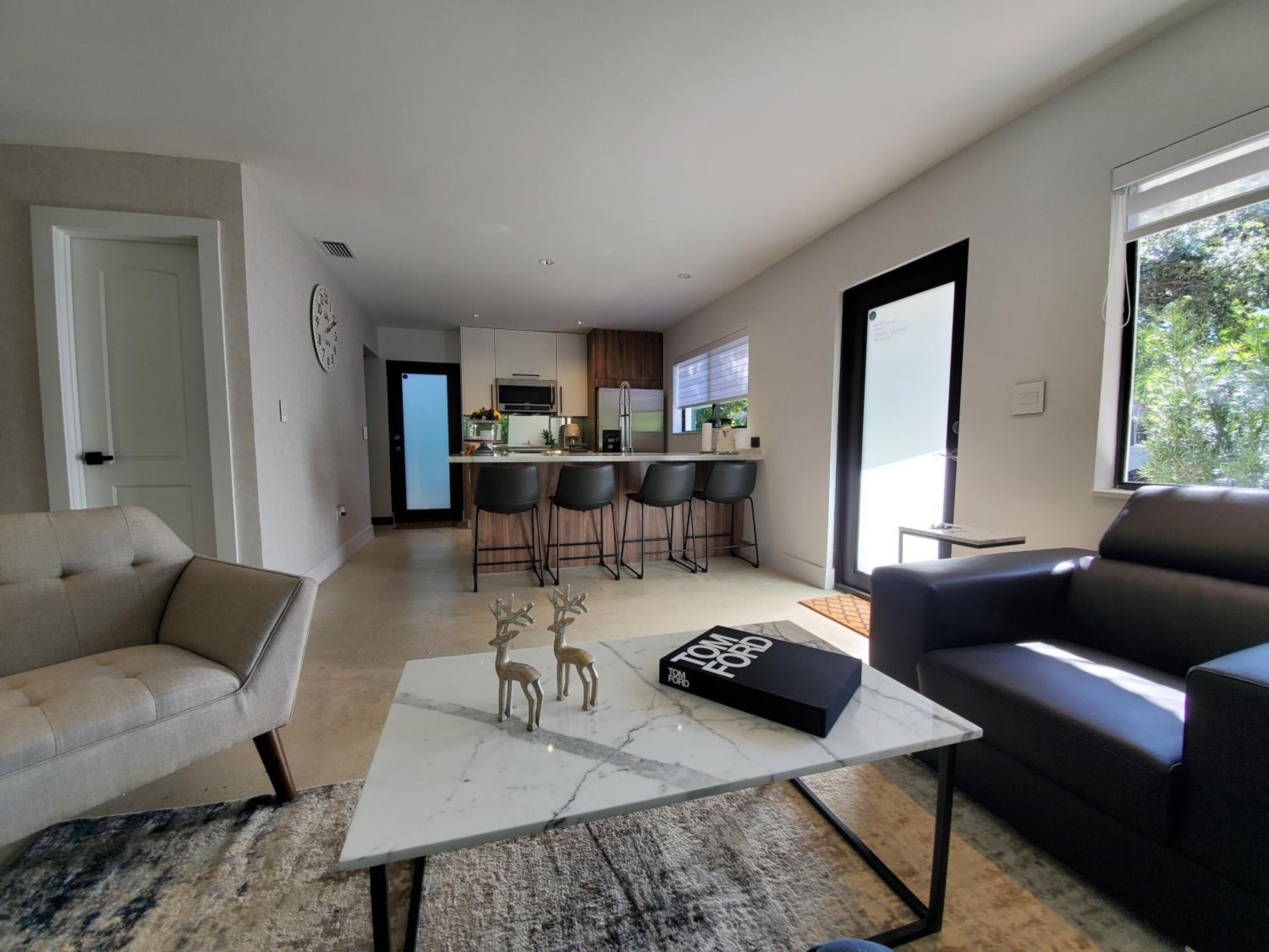 Design District by Midtown, Wynwood, Brickell, 10 min to the Beach, FREE PARKING