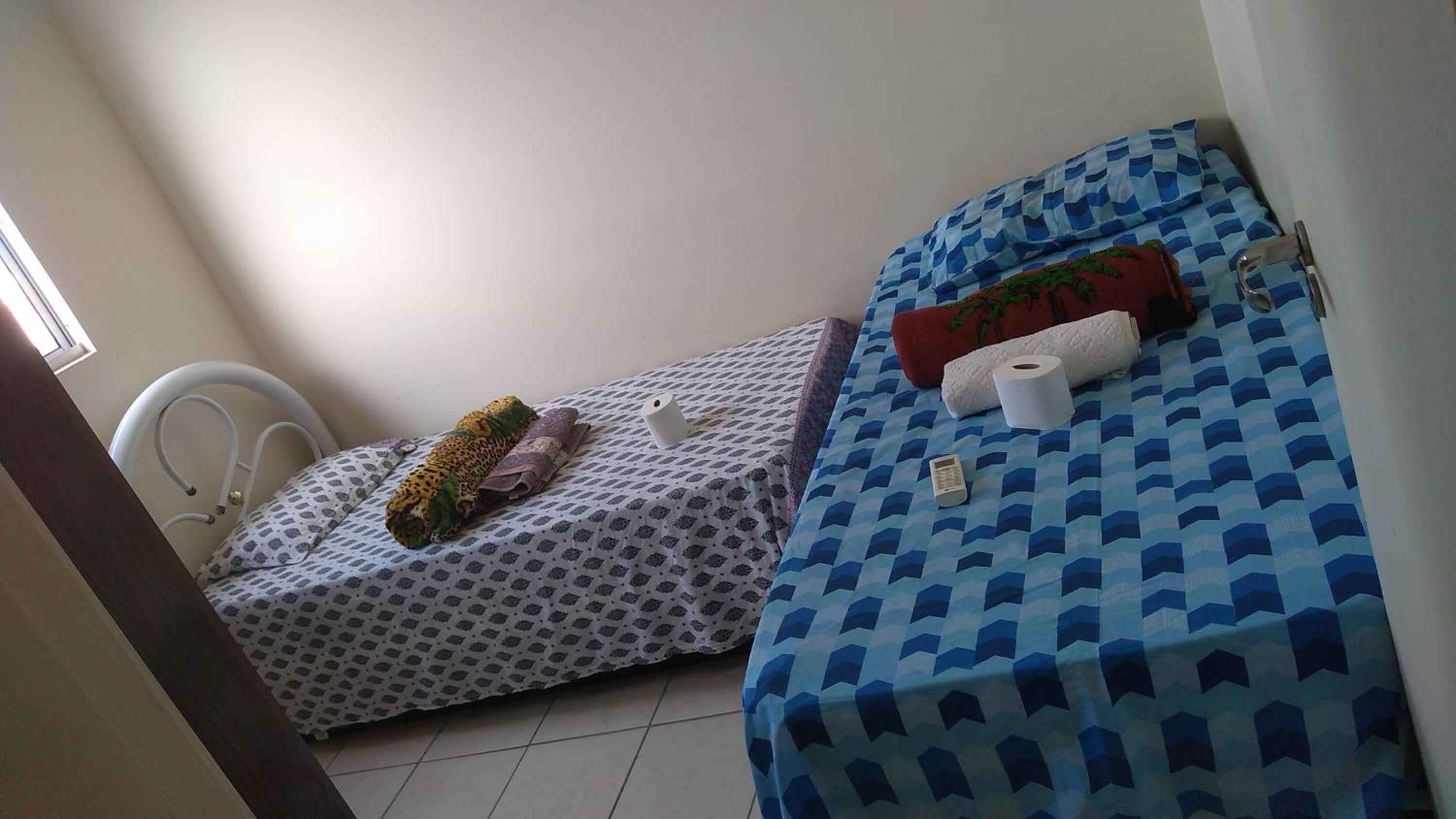 Apt completo-Ar-TV-Portaria 24h-Piscina-Praia
