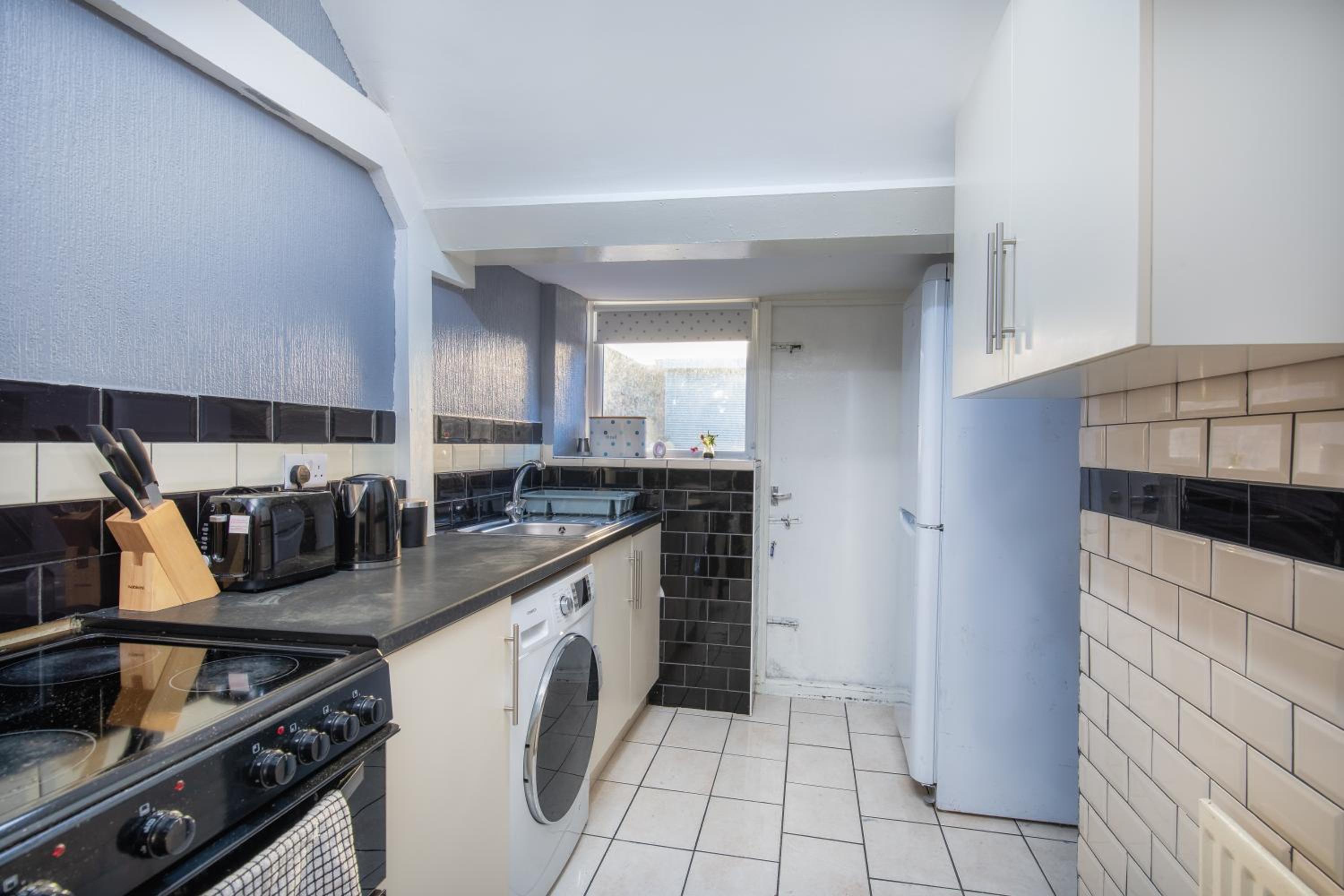 Newcastle City centre super spacious town house free parking and Wi-Fi