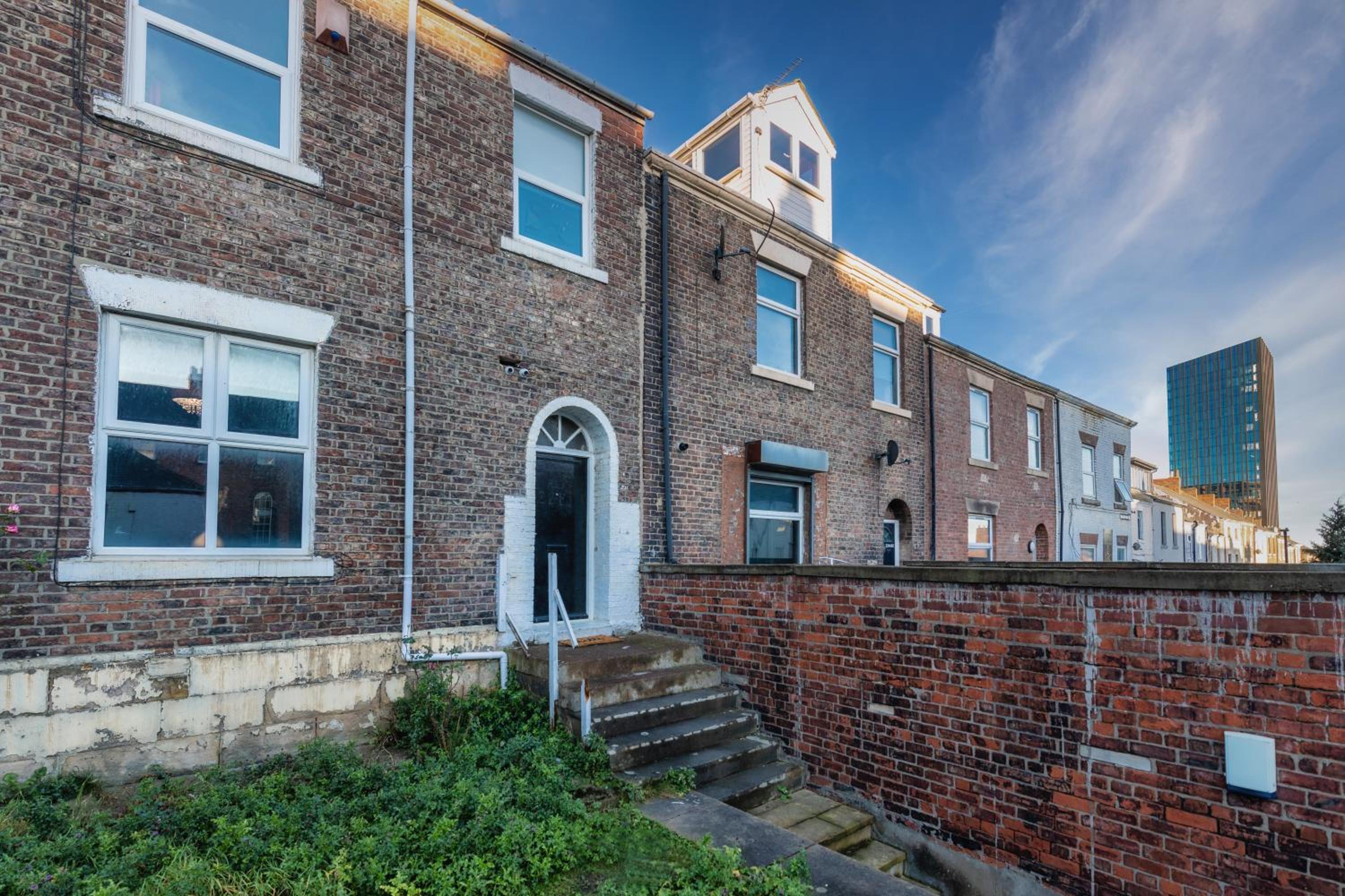 Newcastle City centre super spacious town house free parking and Wi-Fi