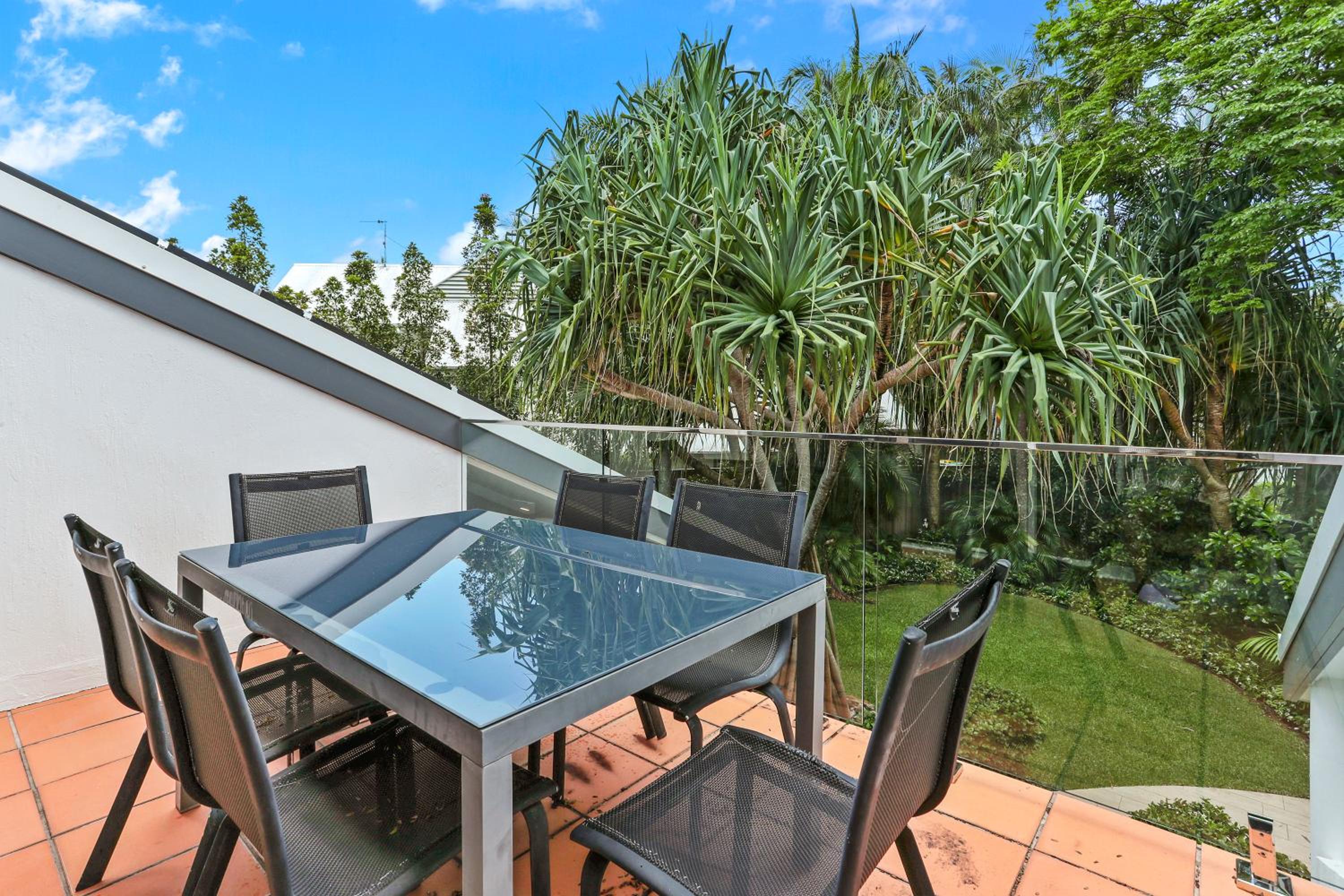 Secluded oasis on the water, Noosa Heads
