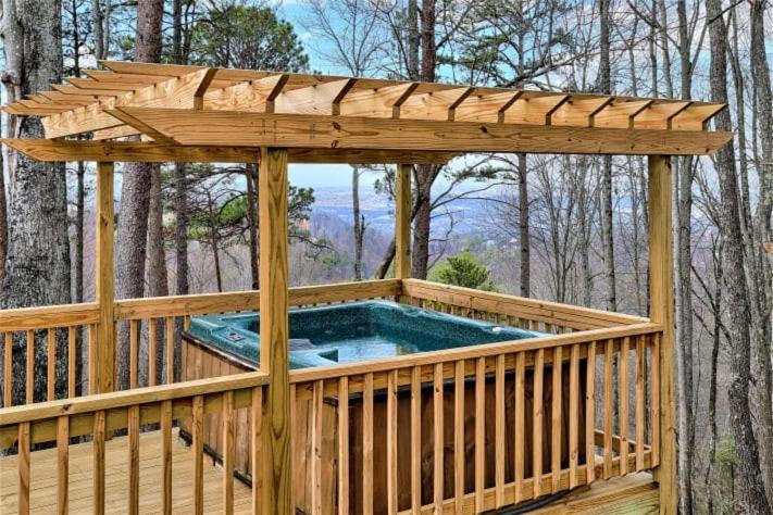 Smoky Mountain Loft Amazing Views, Hot Tub, 560 FREE tickets each paid day!!! view 5