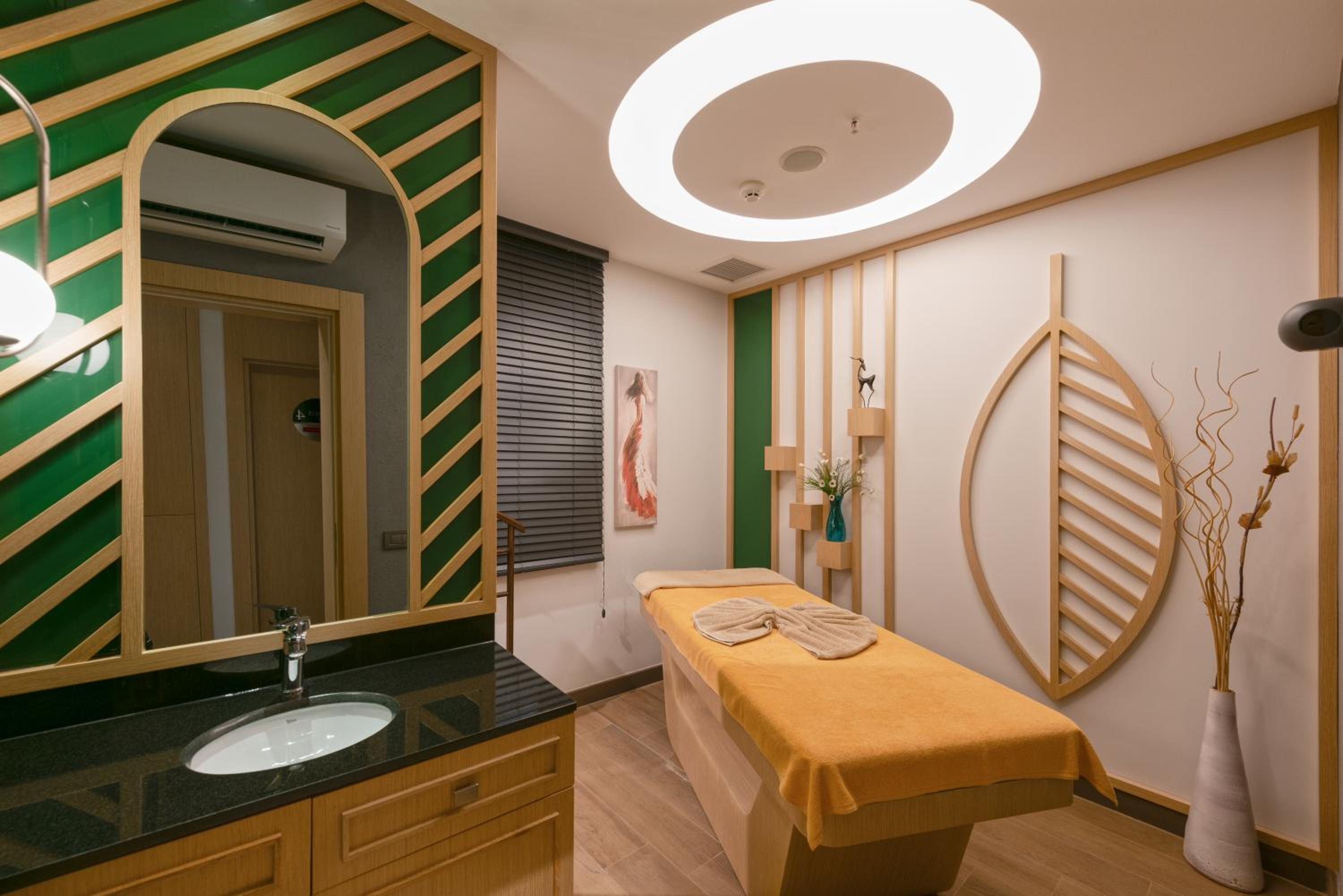 Novum Garden Side Hotel