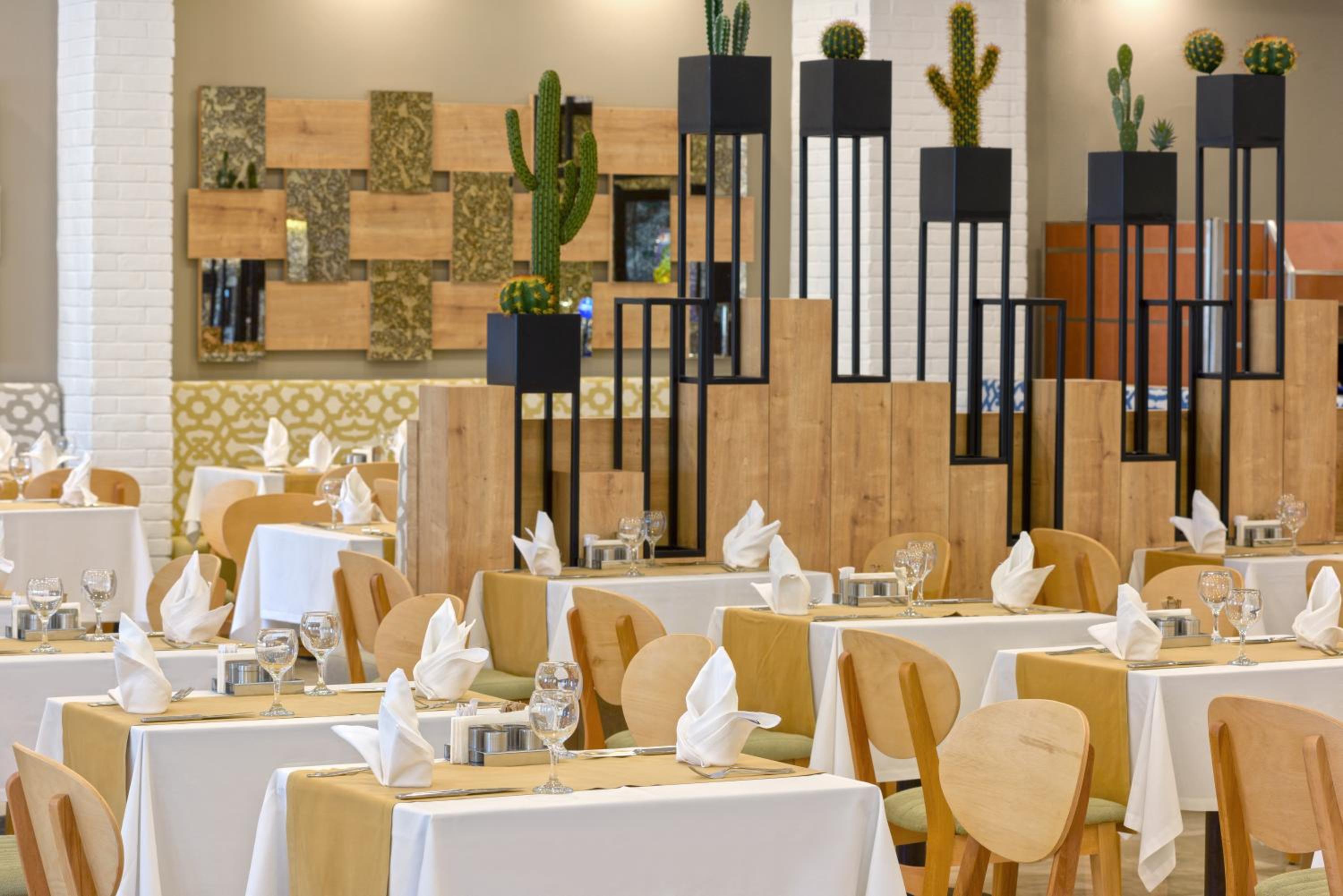 Novum Garden Side Hotel