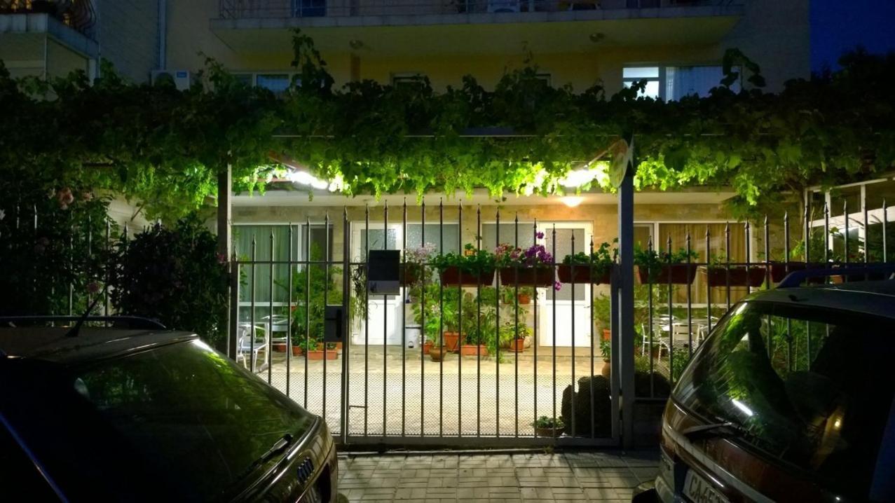 House of Flowers