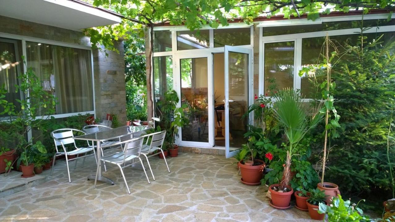 House of Flowers