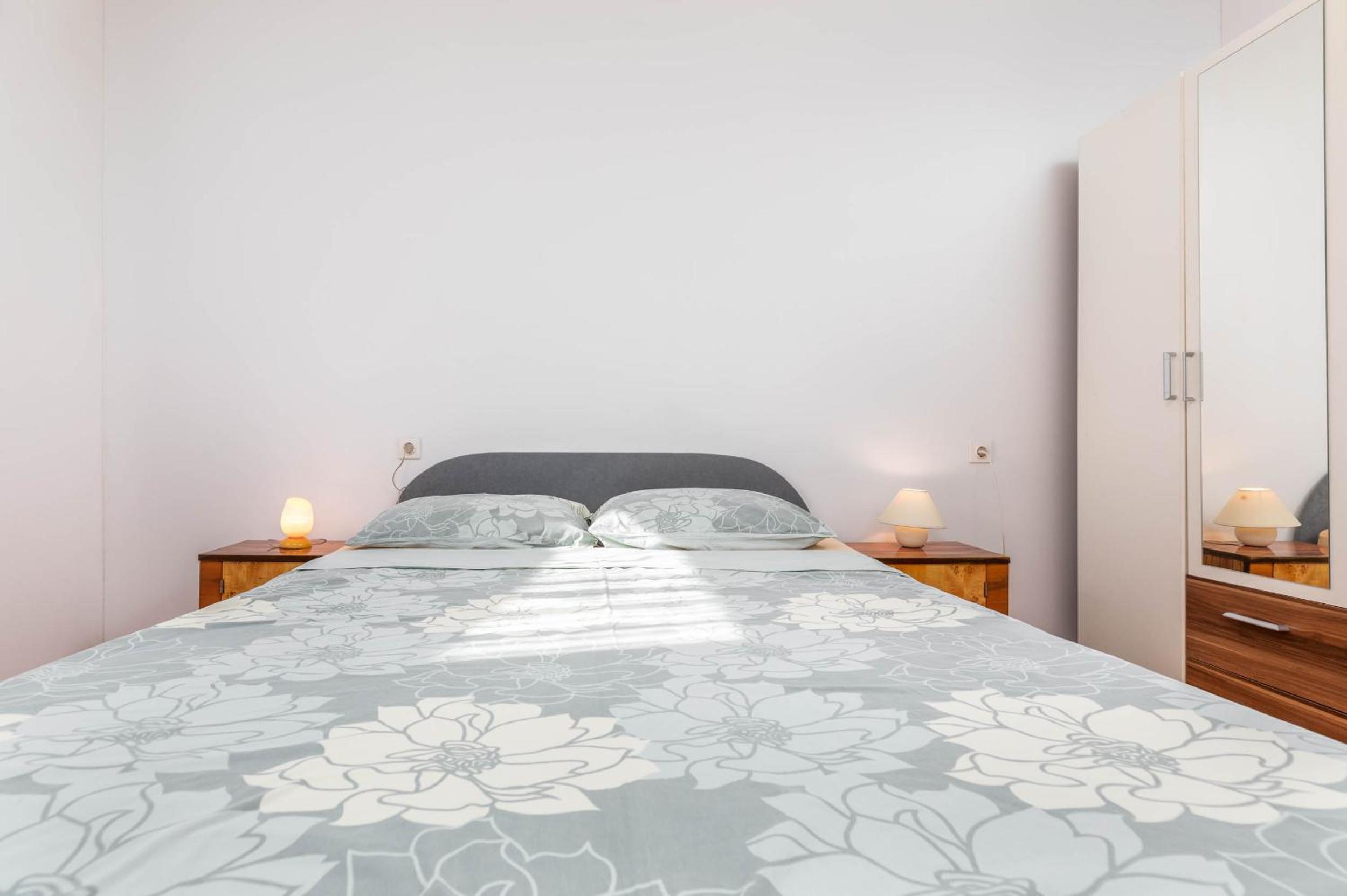 Apartamento Mauro con jardín en Pula — bedroom