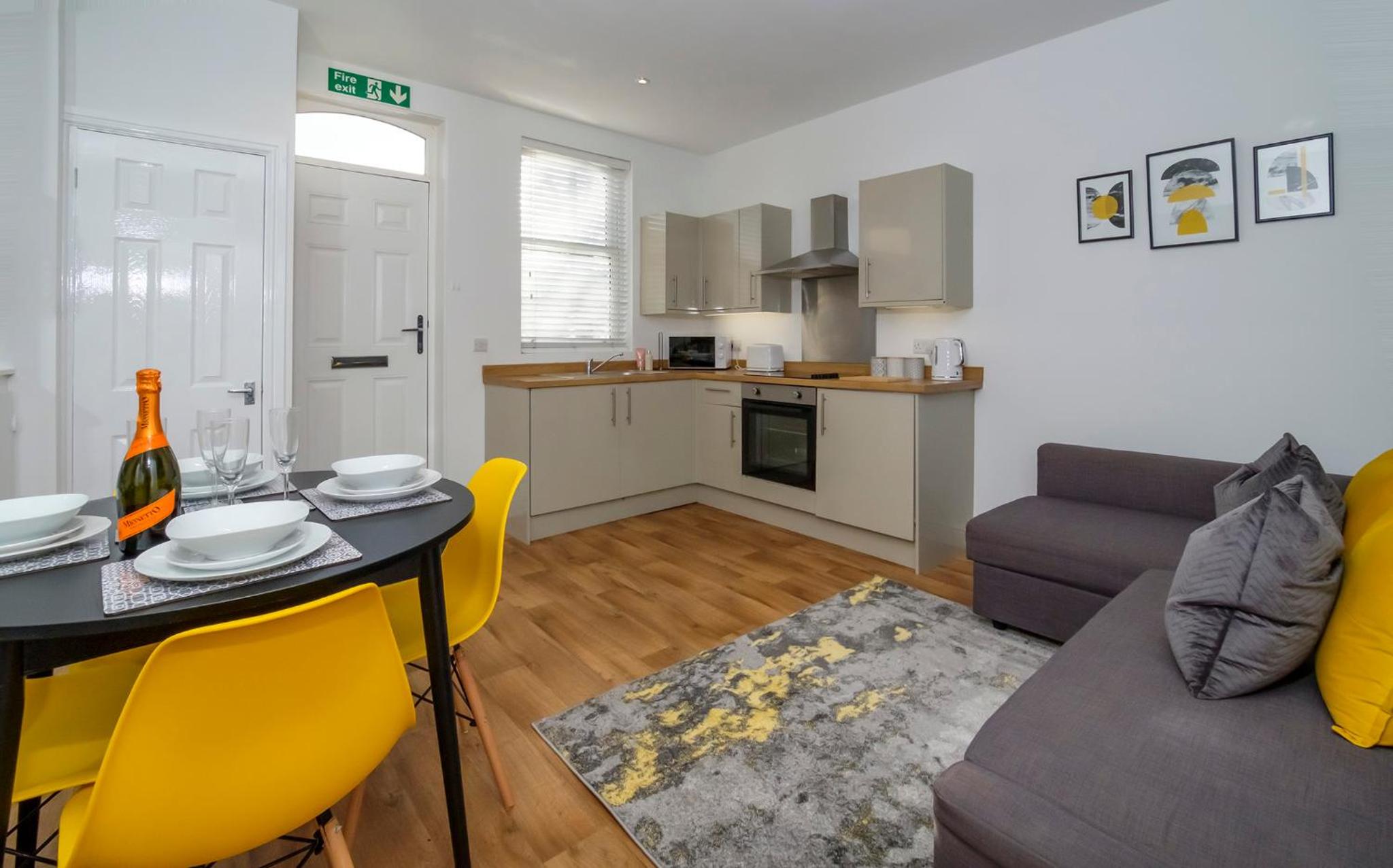 Henry Court Apartment 2 view 4