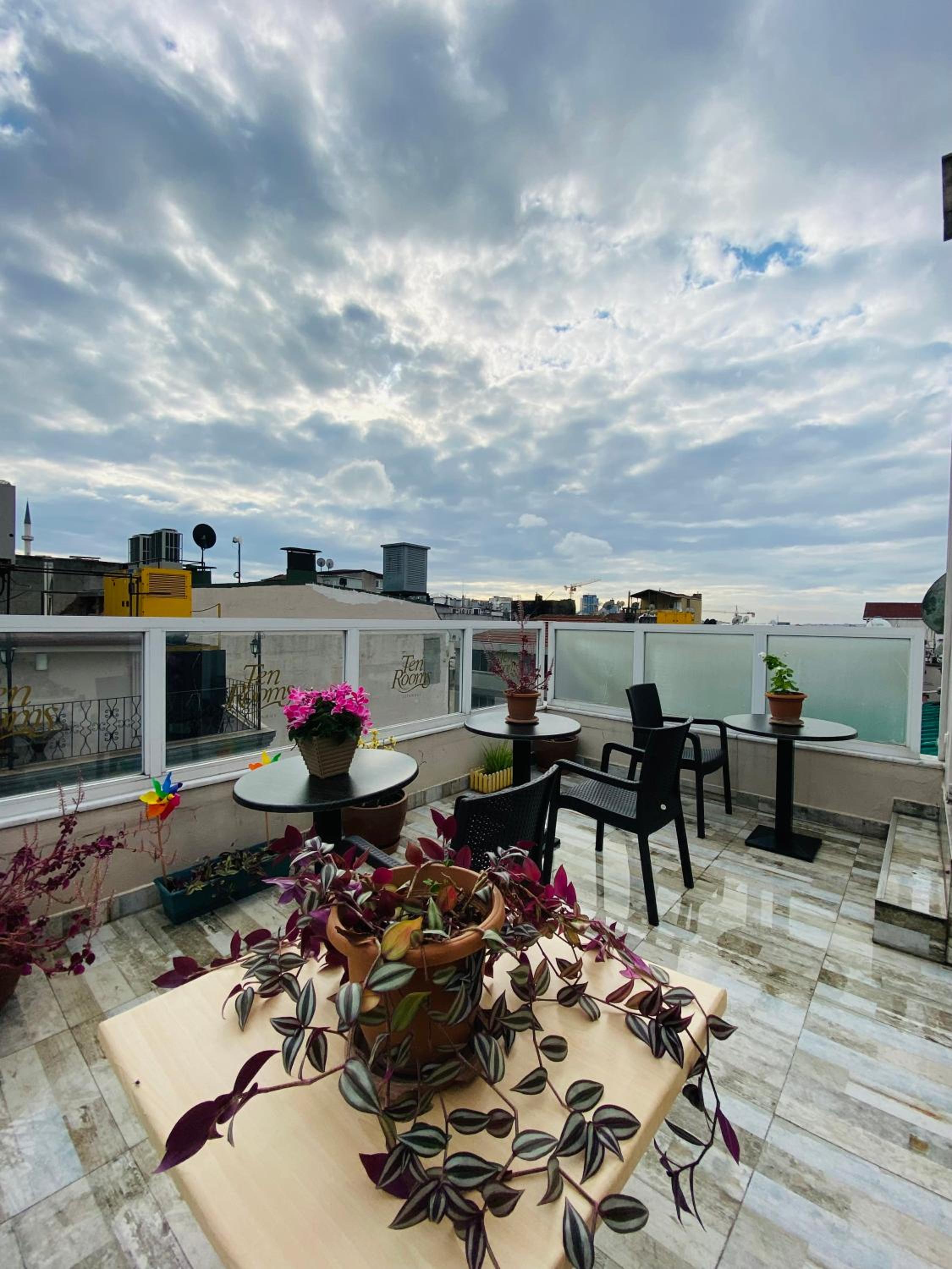 Ten Rooms İstanbul Otel - Image 30
