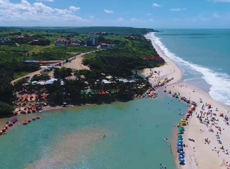 Casa completa com piscina e área de laser completa na praia BELA - PB