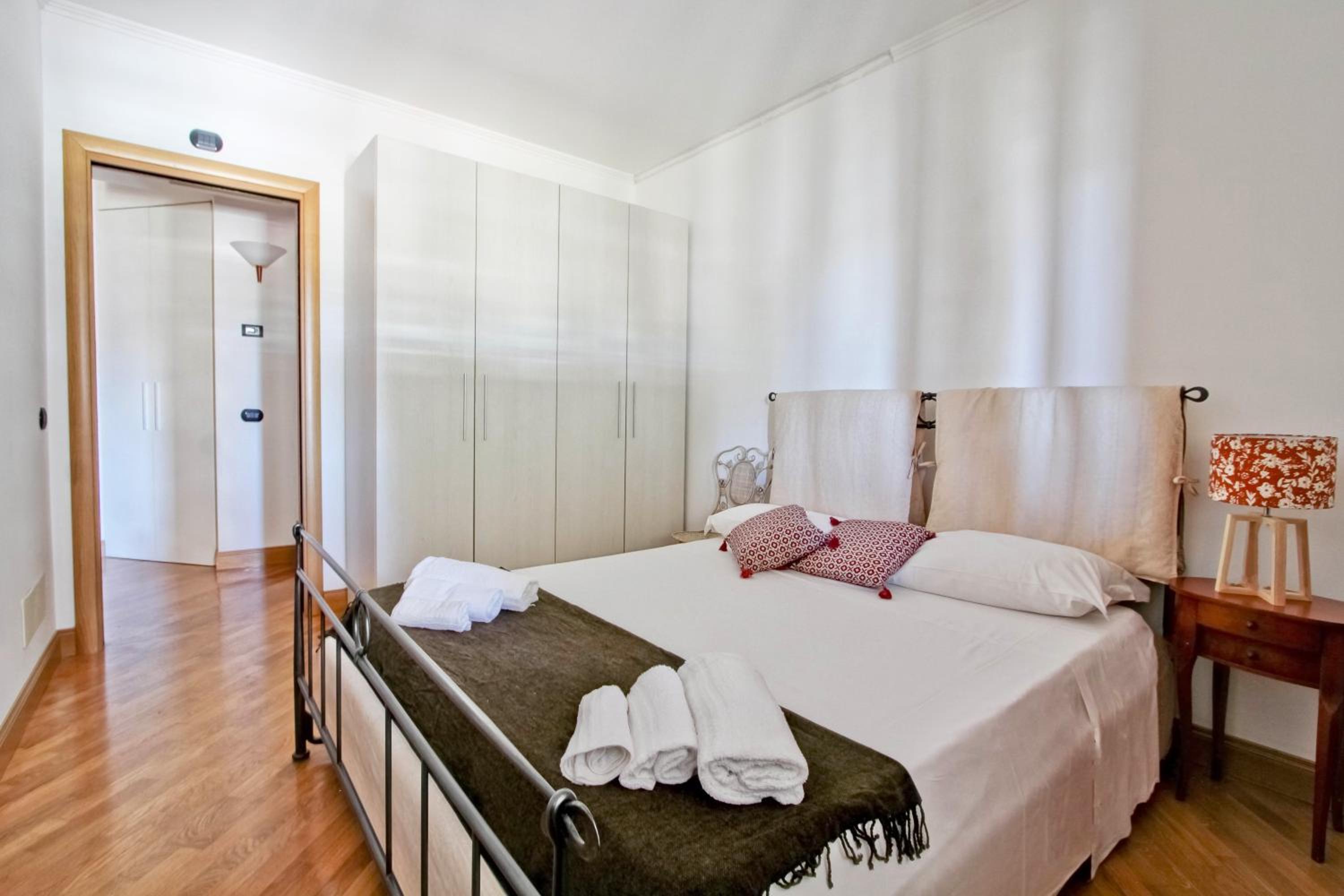 Cozy terrace apt close to Eataly and metro Piramide
