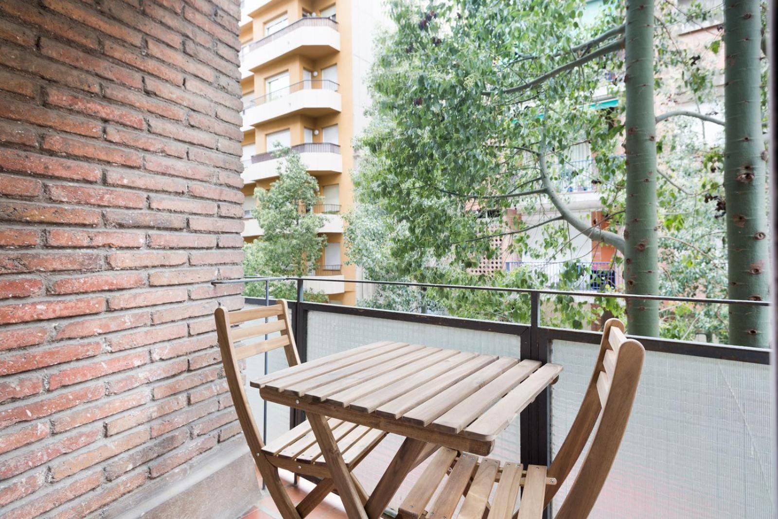 The White Flats Les Corts