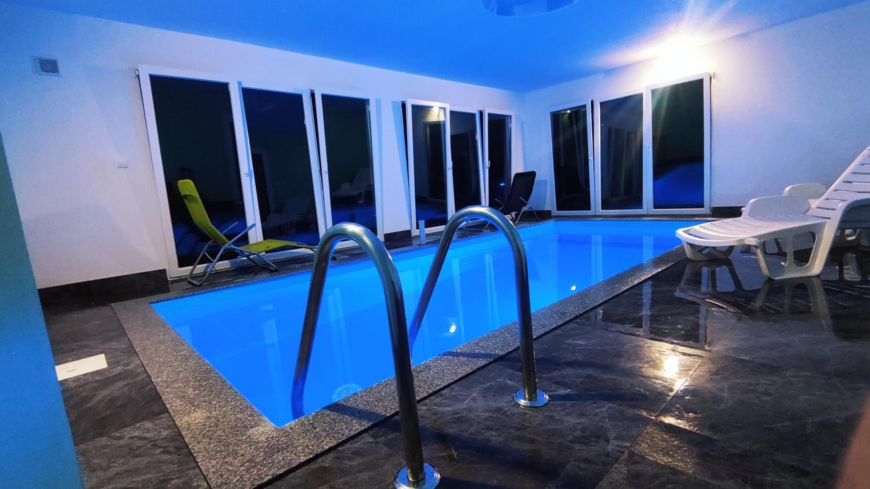 Beverly Hills SPA Pool House