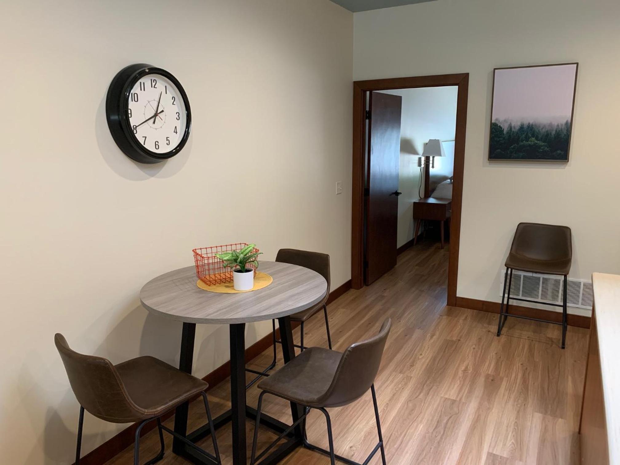 Hotel Stylish ground level apartment close to everything - Image 1