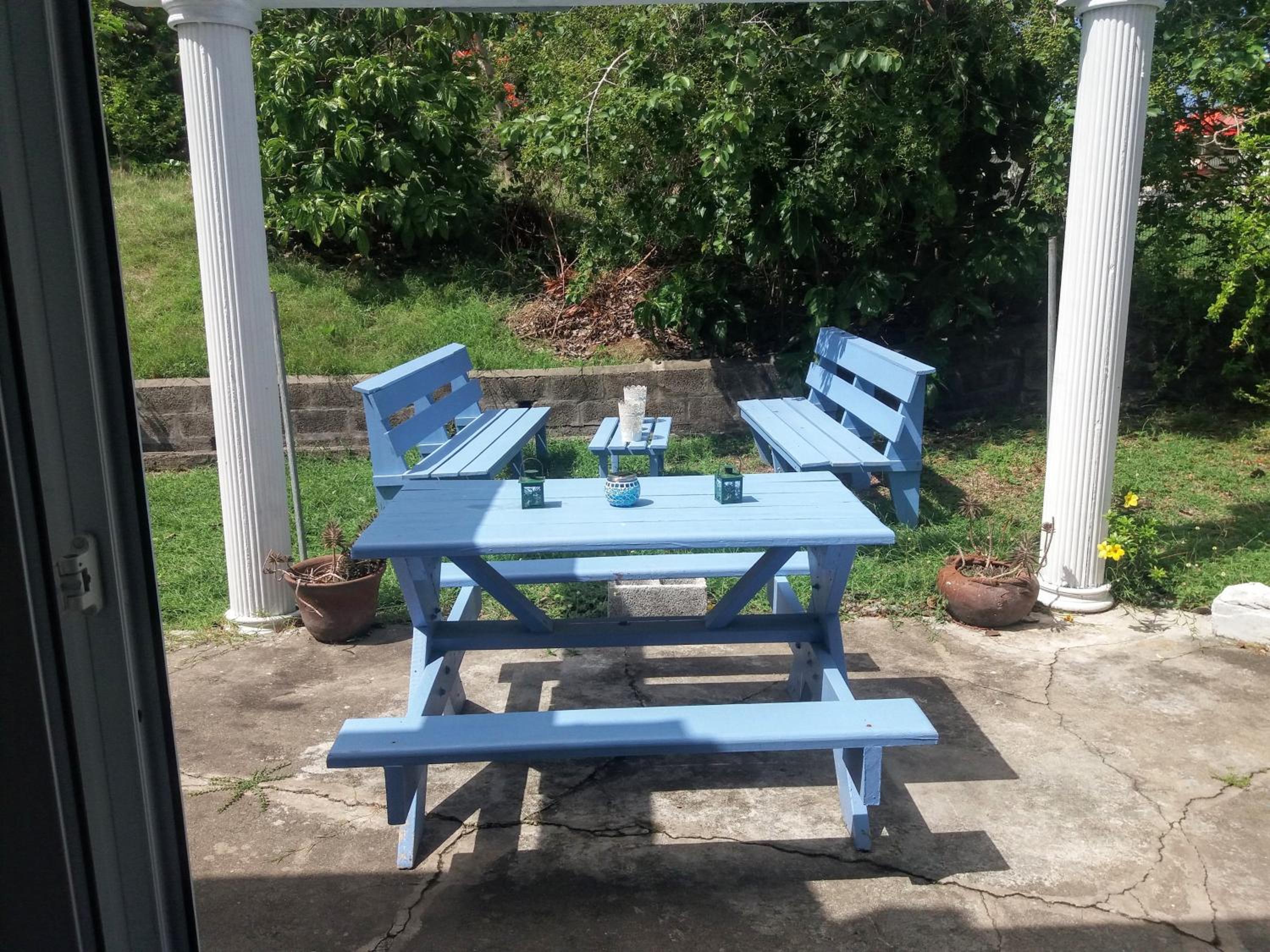 Spacious Apartment in Quiet Neighborhood nr Airport and Beach