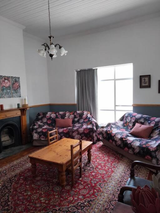 Via the Grapevine 3 bedroom house private parking