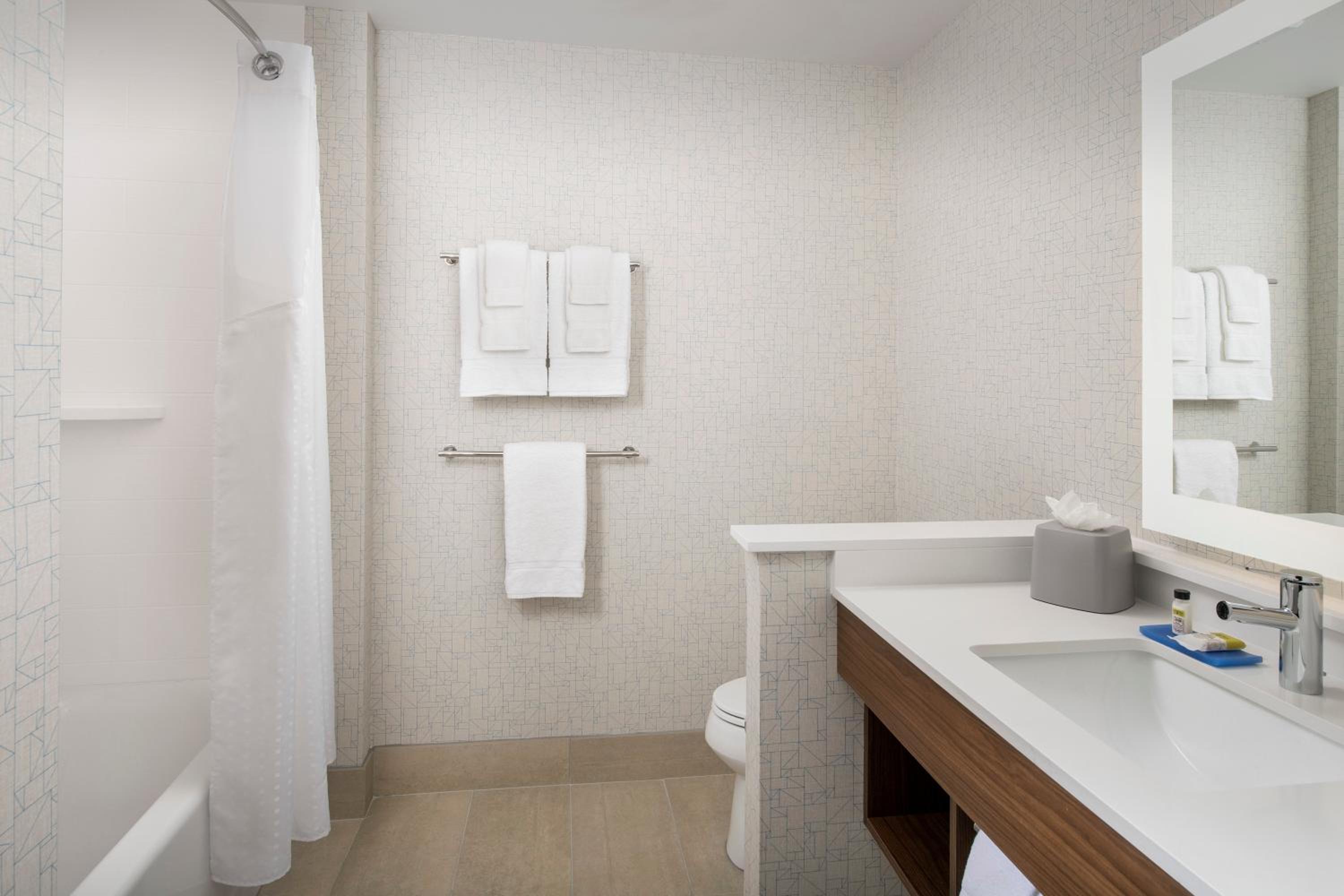 Kingsland Vacations - Holiday Inn Express Suites Kingsland I-95-Naval Base Area, an IHG Hotel - Property Image 24