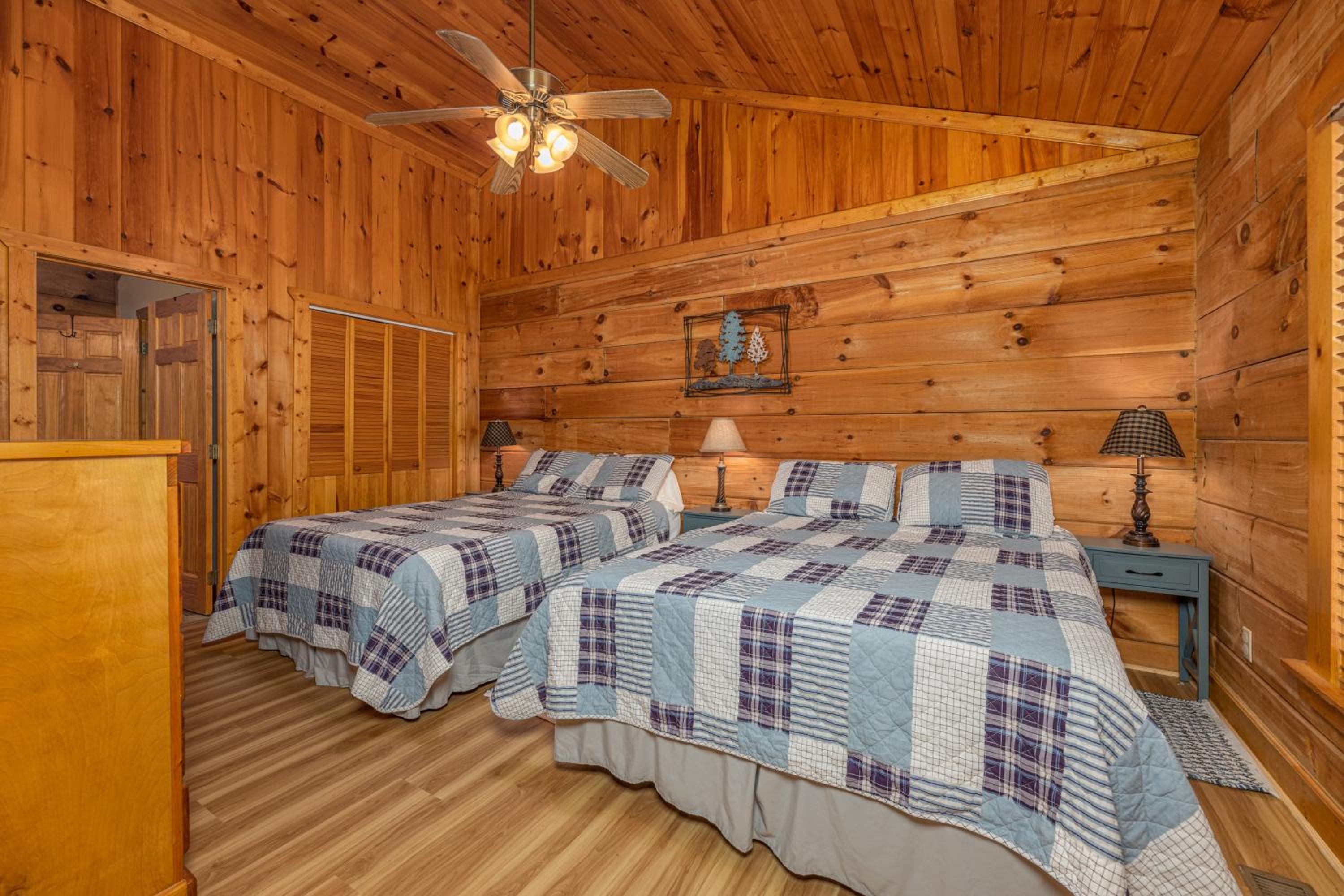 Firefly Hollow Cabin - Smoky Mountains - Soaky Mountain Water Park - Sevierville Convention Center view 4