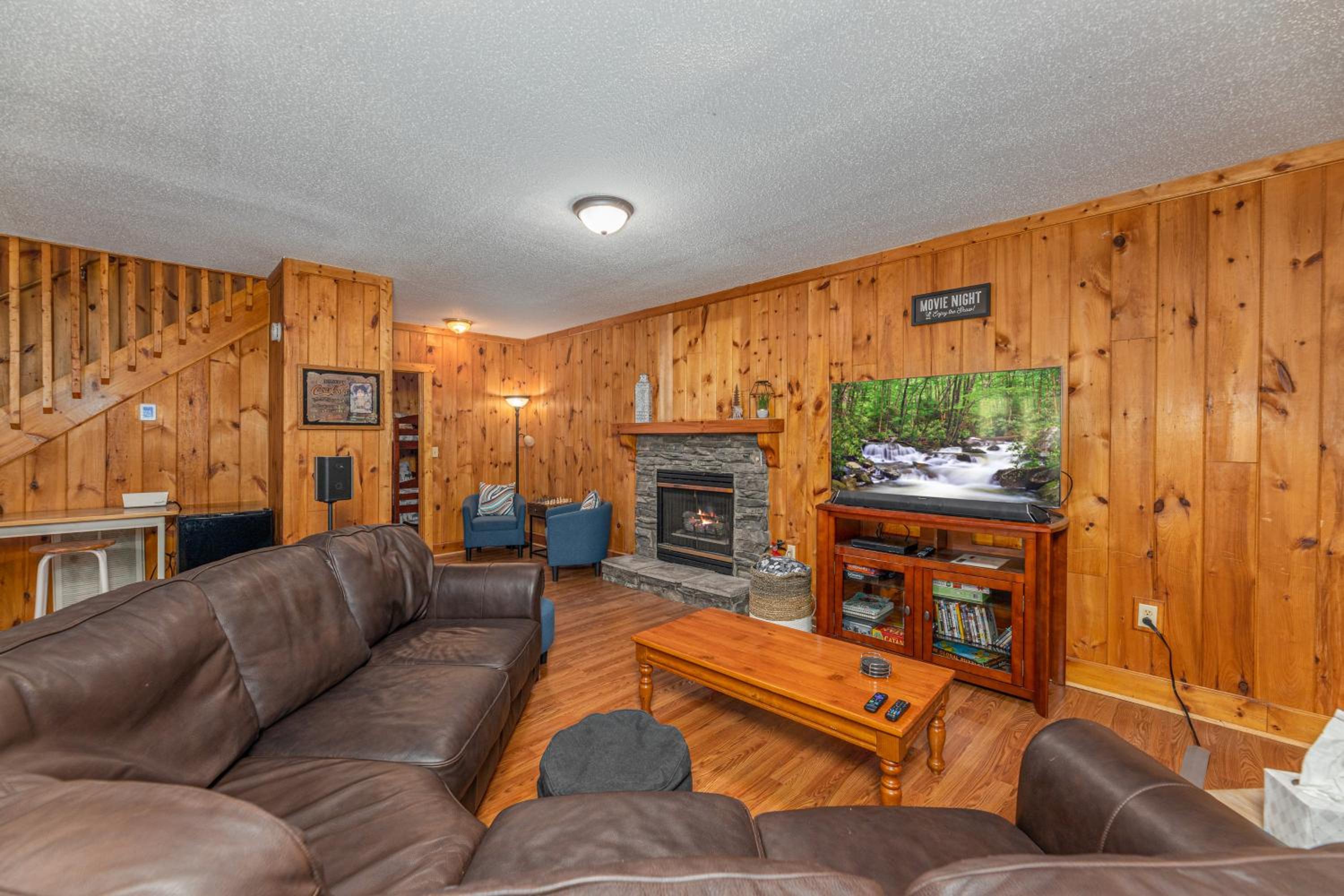 Firefly Hollow Cabin - Smoky Mountains - Soaky Mountain Water Park - Sevierville Convention Center view 5